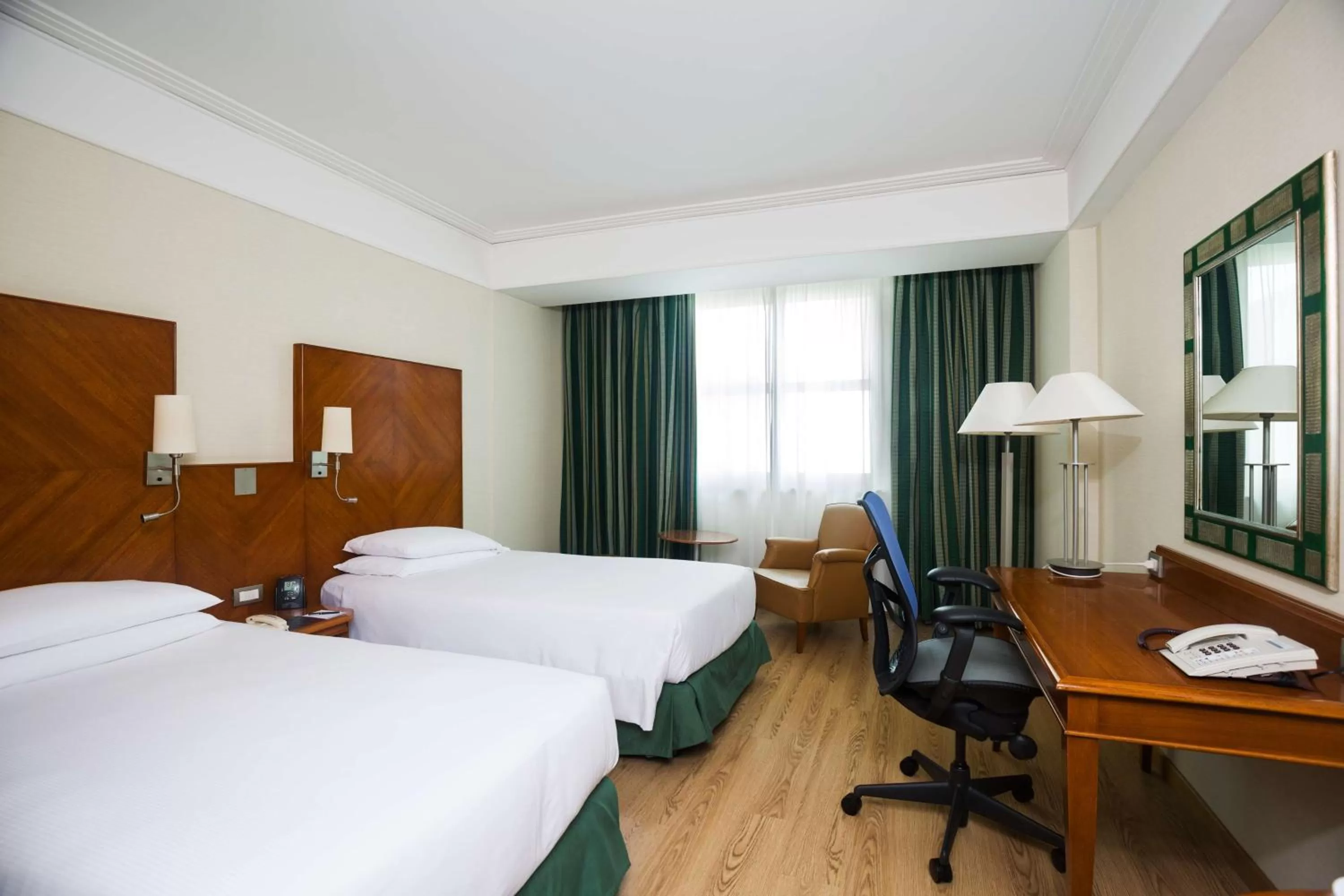 Bedroom, Bed in Hilton Rome Airport