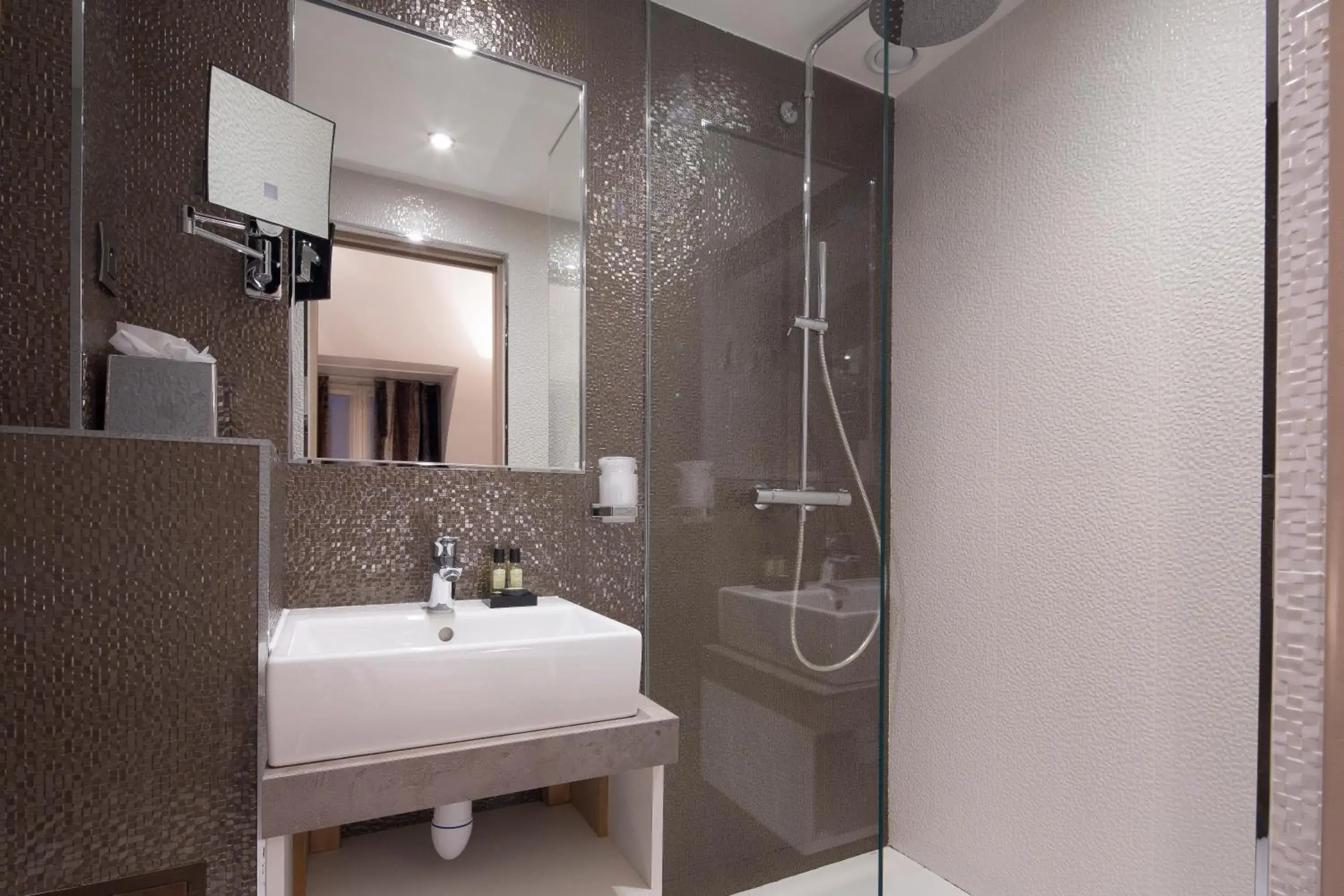 Shower, Bathroom in Hôtel Jacques De Molay