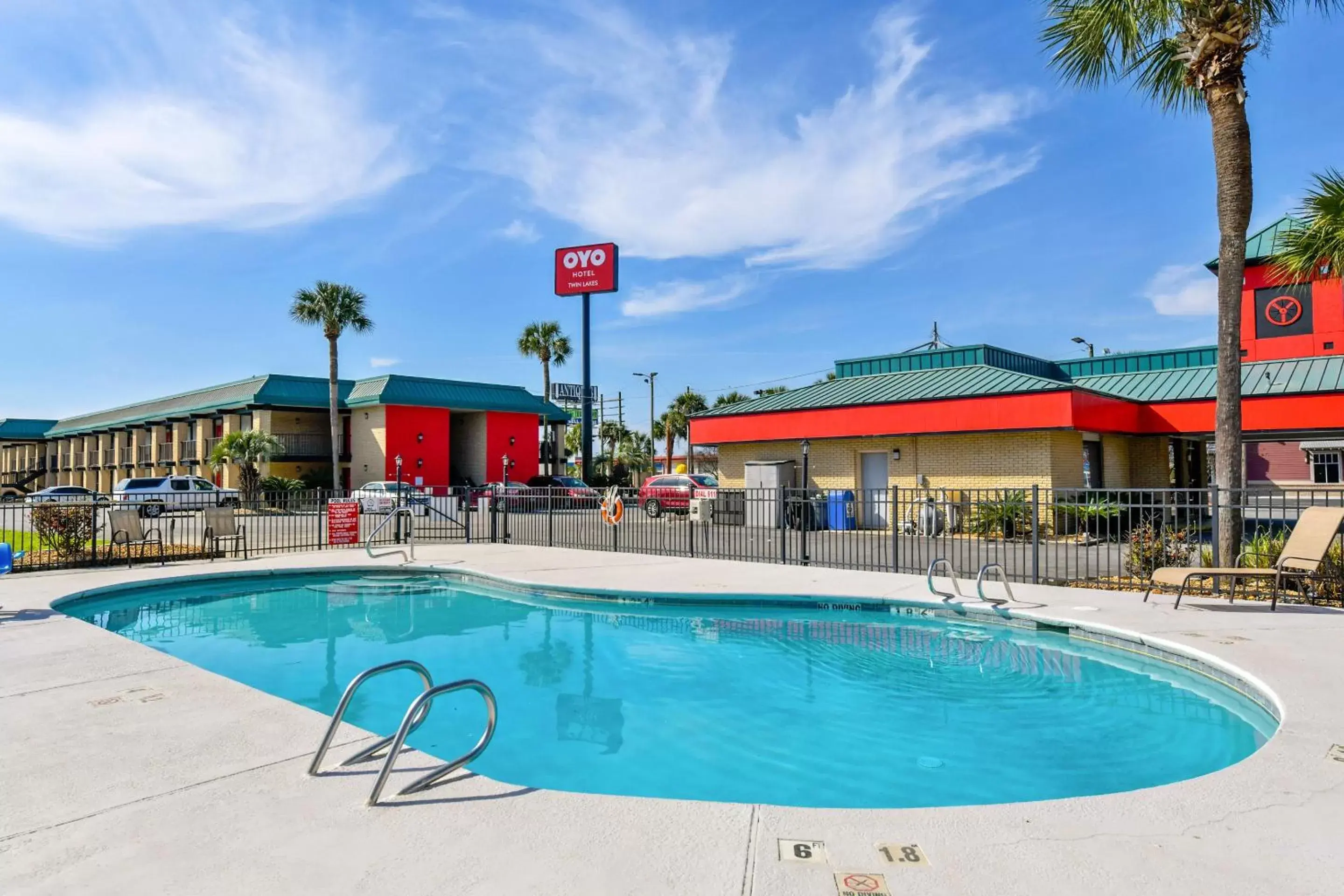 Swimming Pool in OYO Hotel Twin Lake- Lake Park Valdosta area