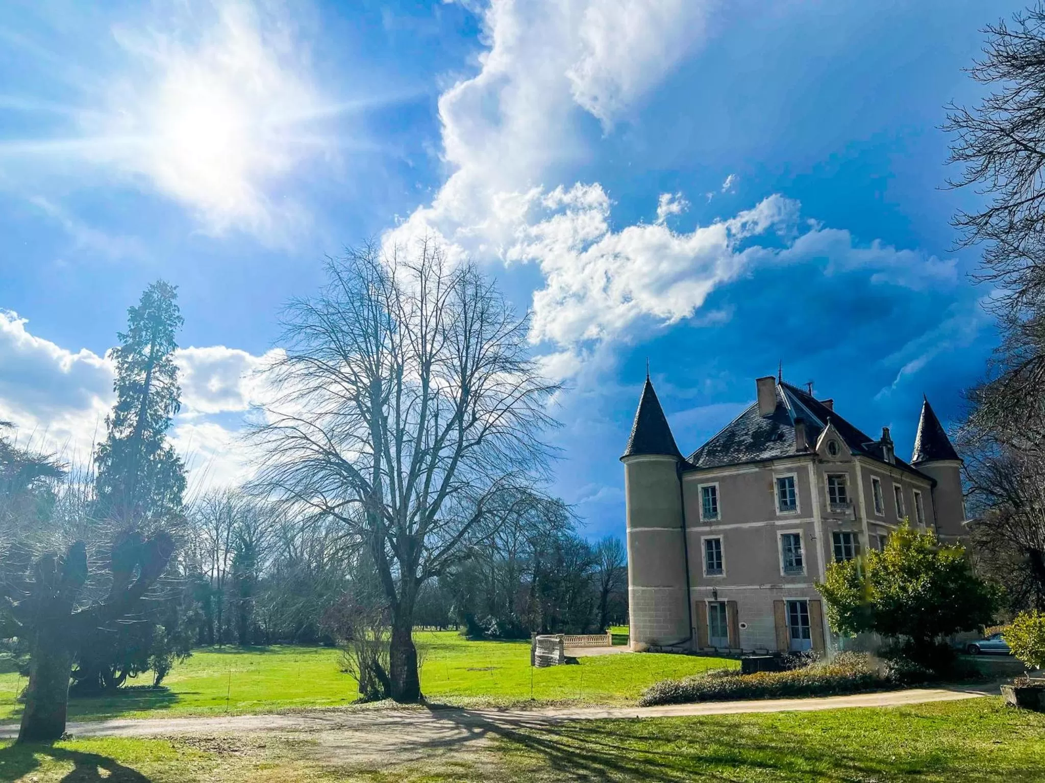 Property Building in Queen's Escape