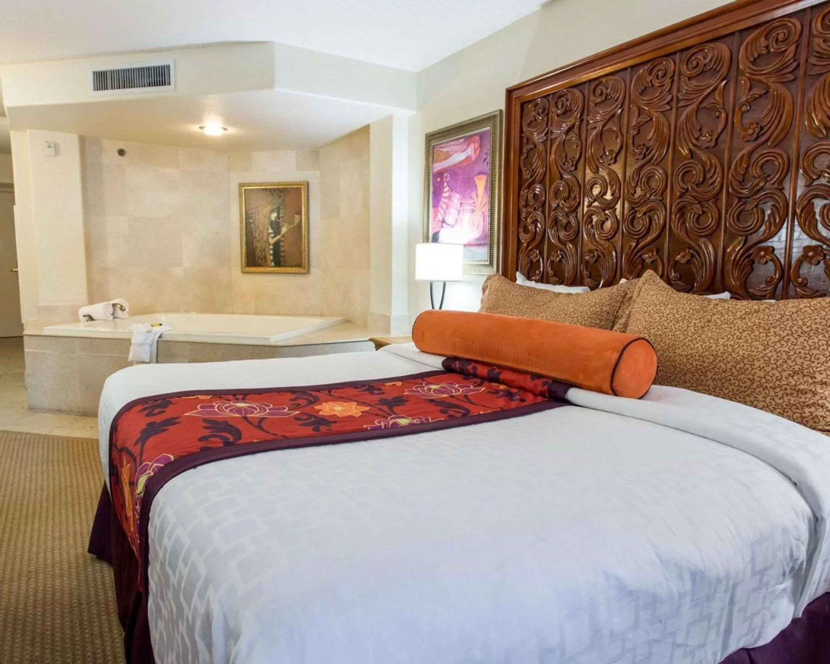 Photo of the whole room, Bed in Castillo Real, Ascend Hotel Collection