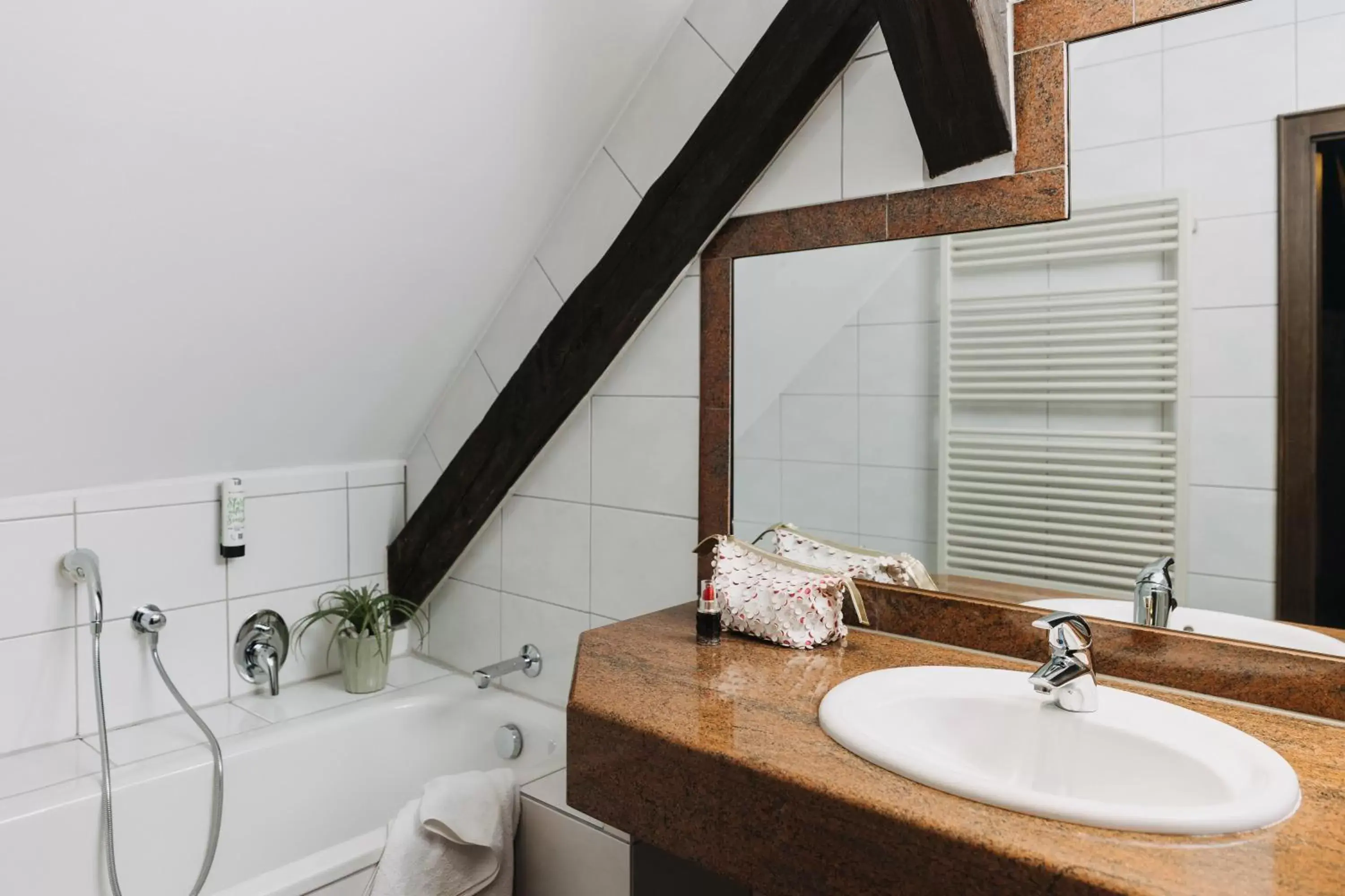 Bath, Bathroom in Altstadthotel Arch