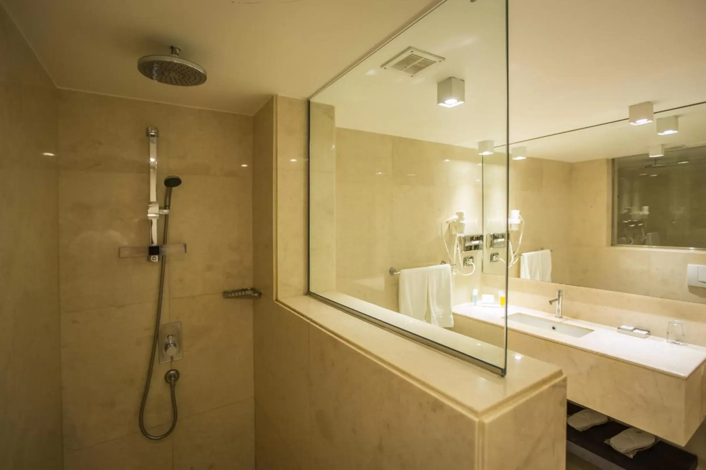 Bathroom in Hotel Cavalier
