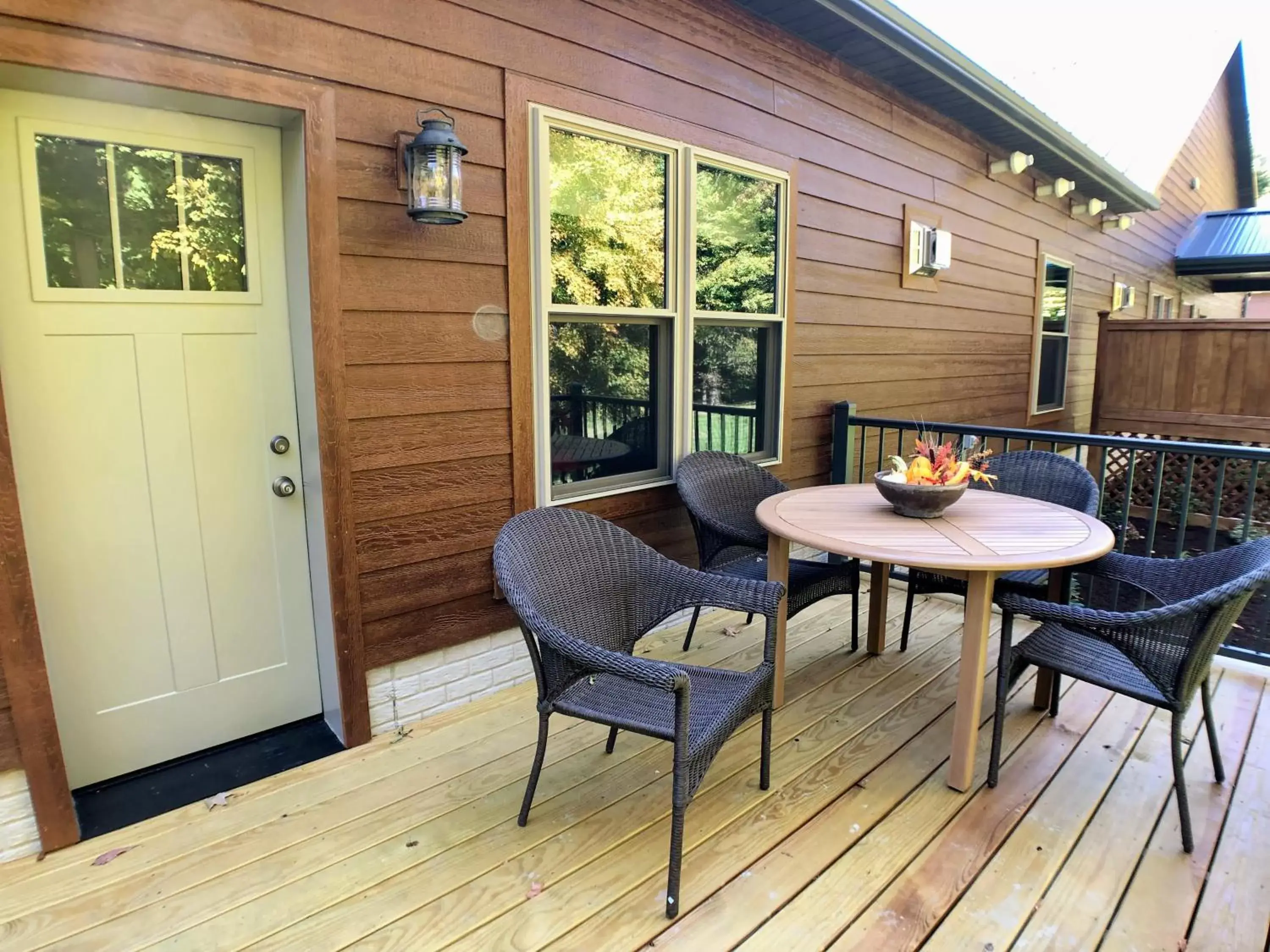 Sojourner's Lodge & Log Cabin Suites