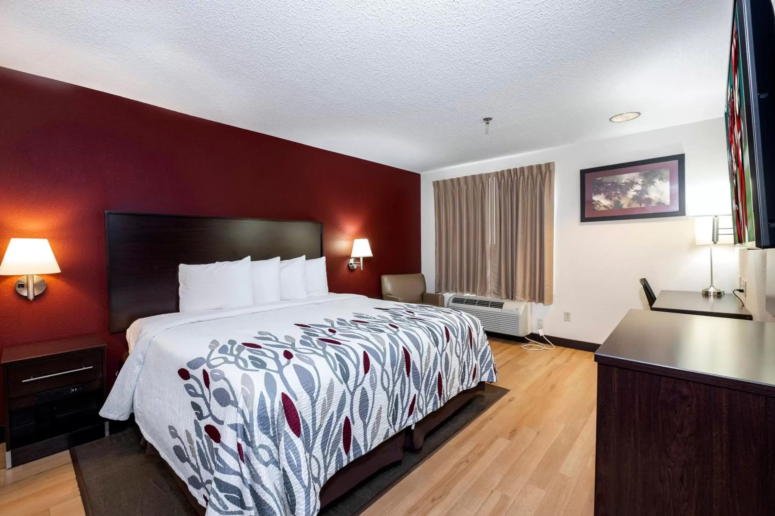 Bedroom, Bed in Red Roof Inn Washington, PA