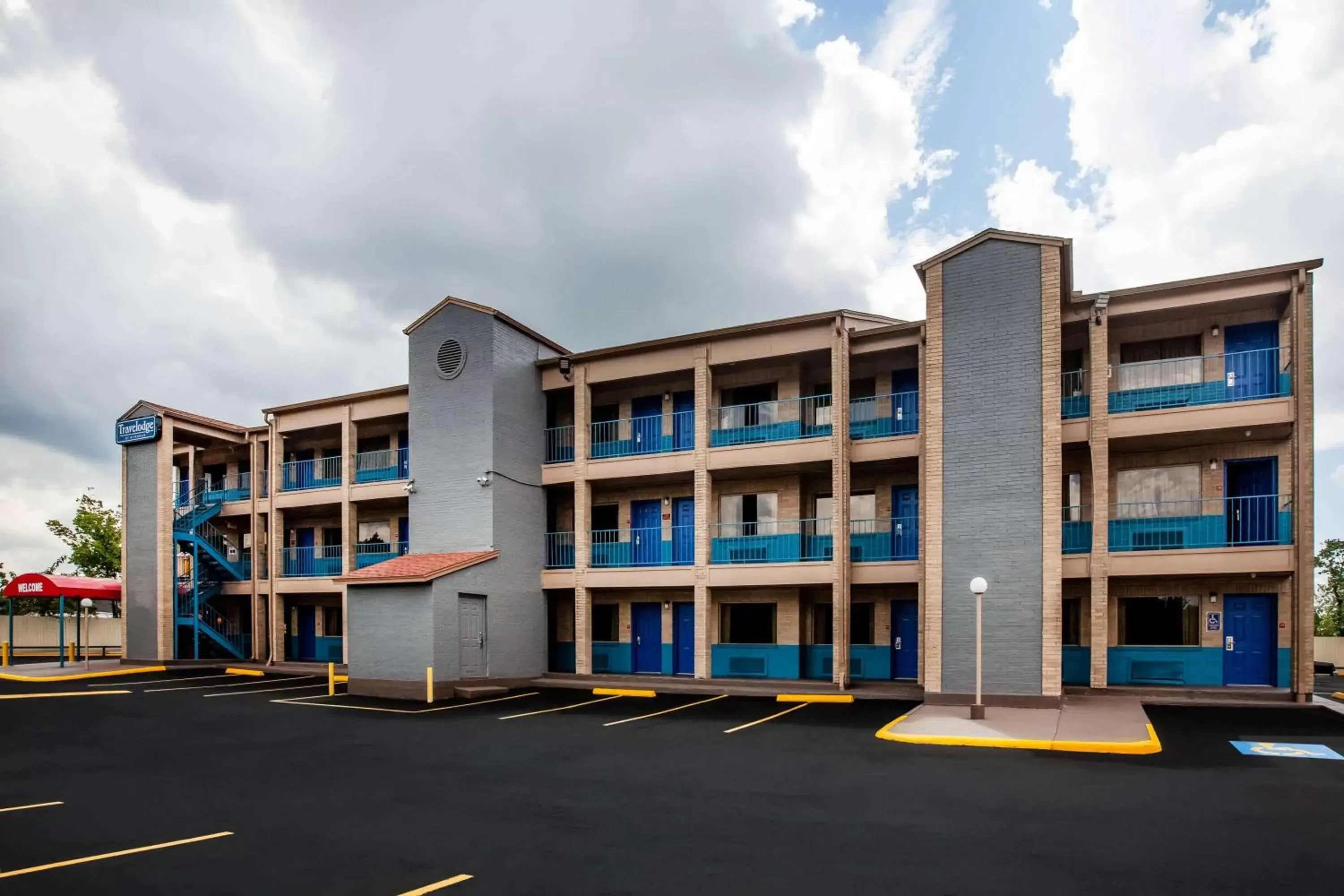 Property Building in Travelodge by Wyndham Houston Hobby Airport
