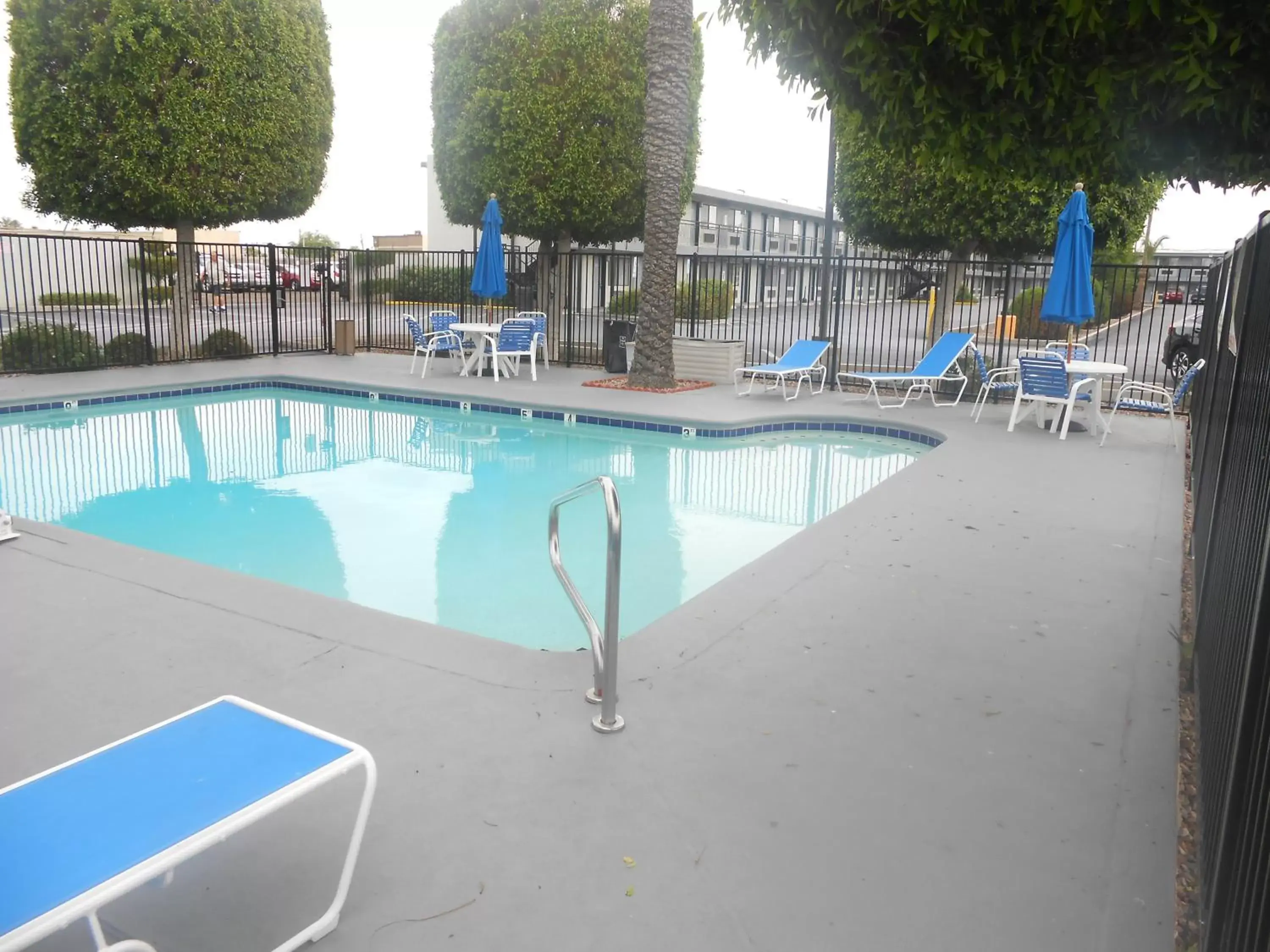 Pool view, Swimming Pool in SureStay Hotel by Best Western Phoenix Airport