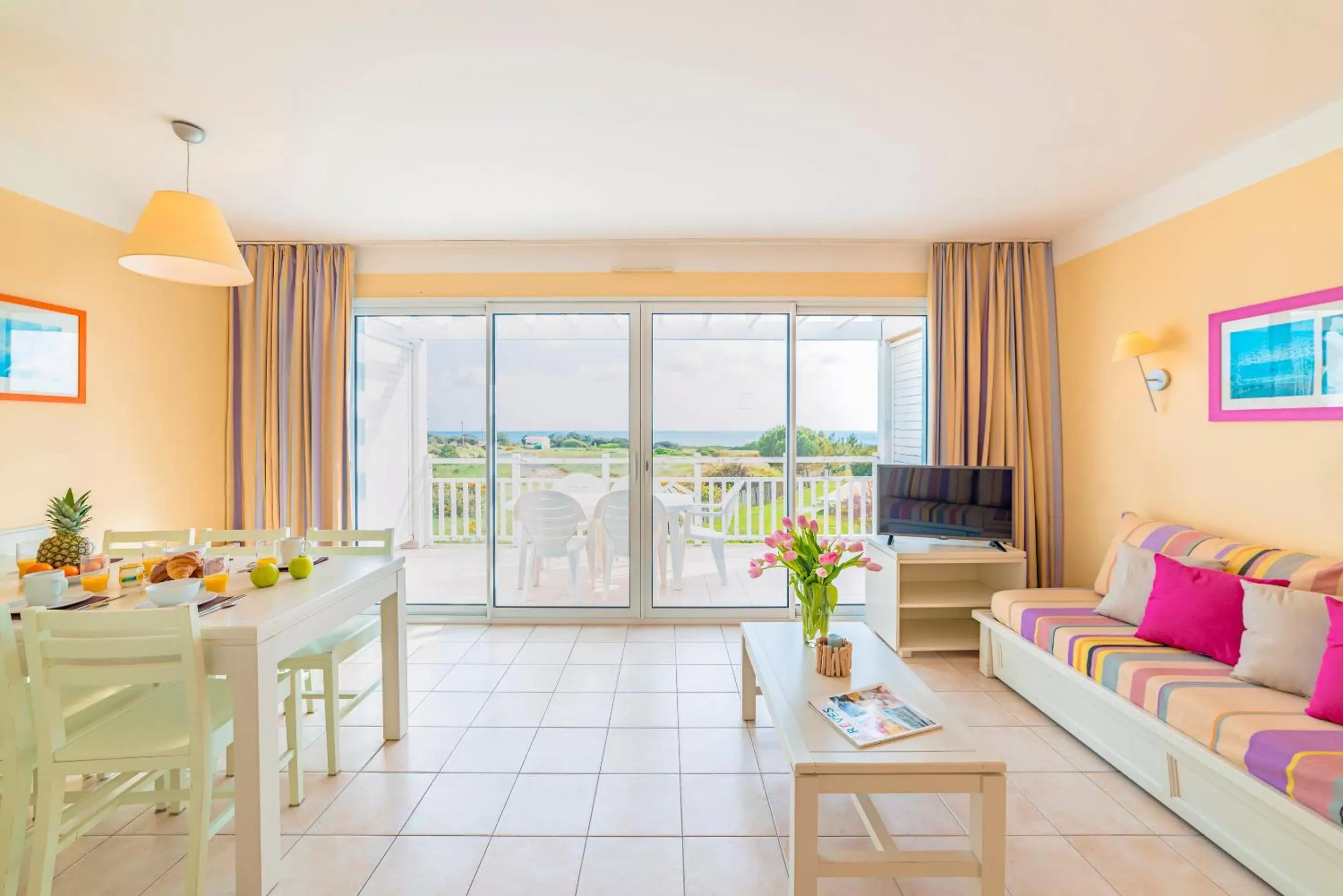 Dining area in Lagrange Vacances L’Estran