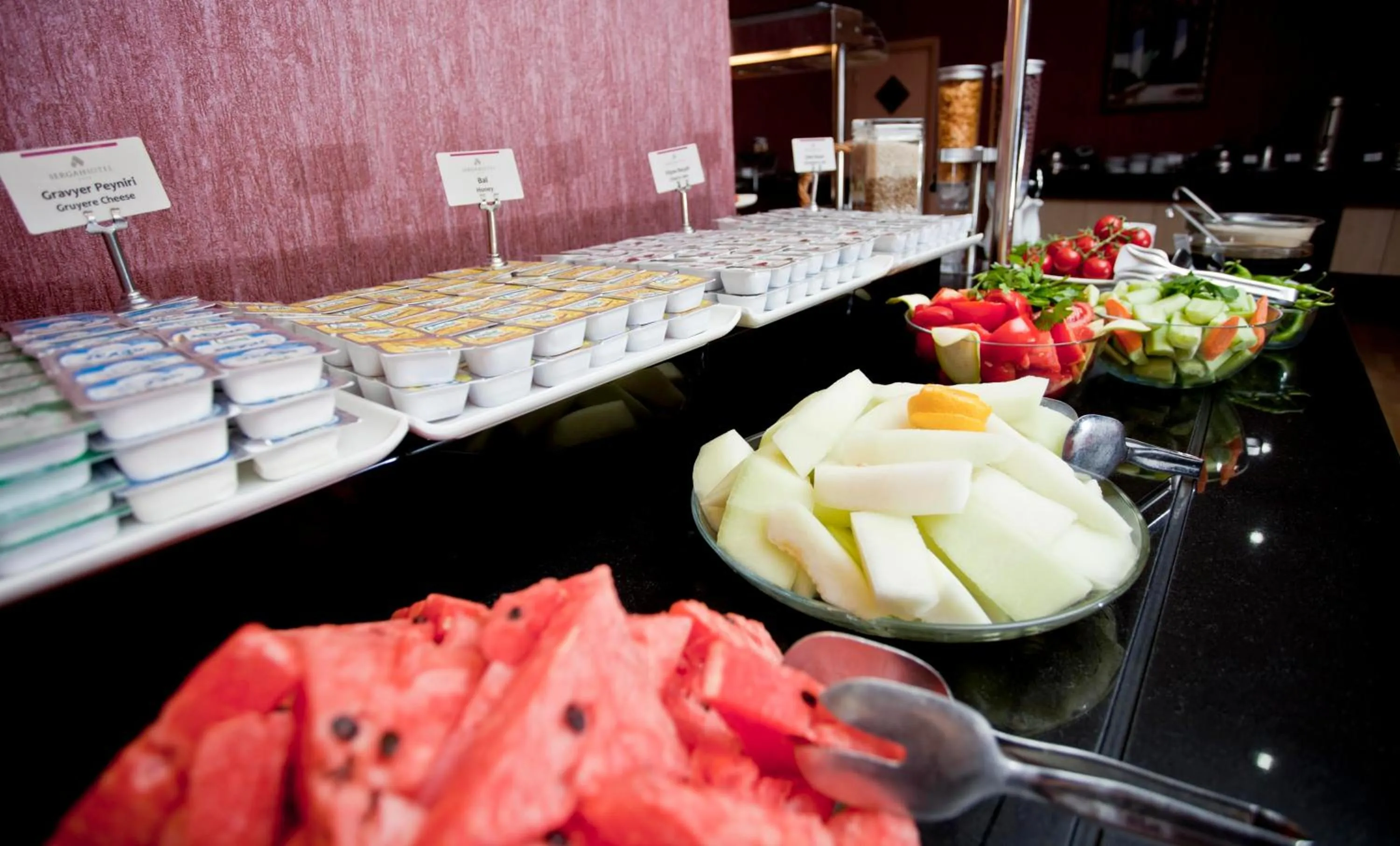 Restaurant/places to eat in Sergah Hotel