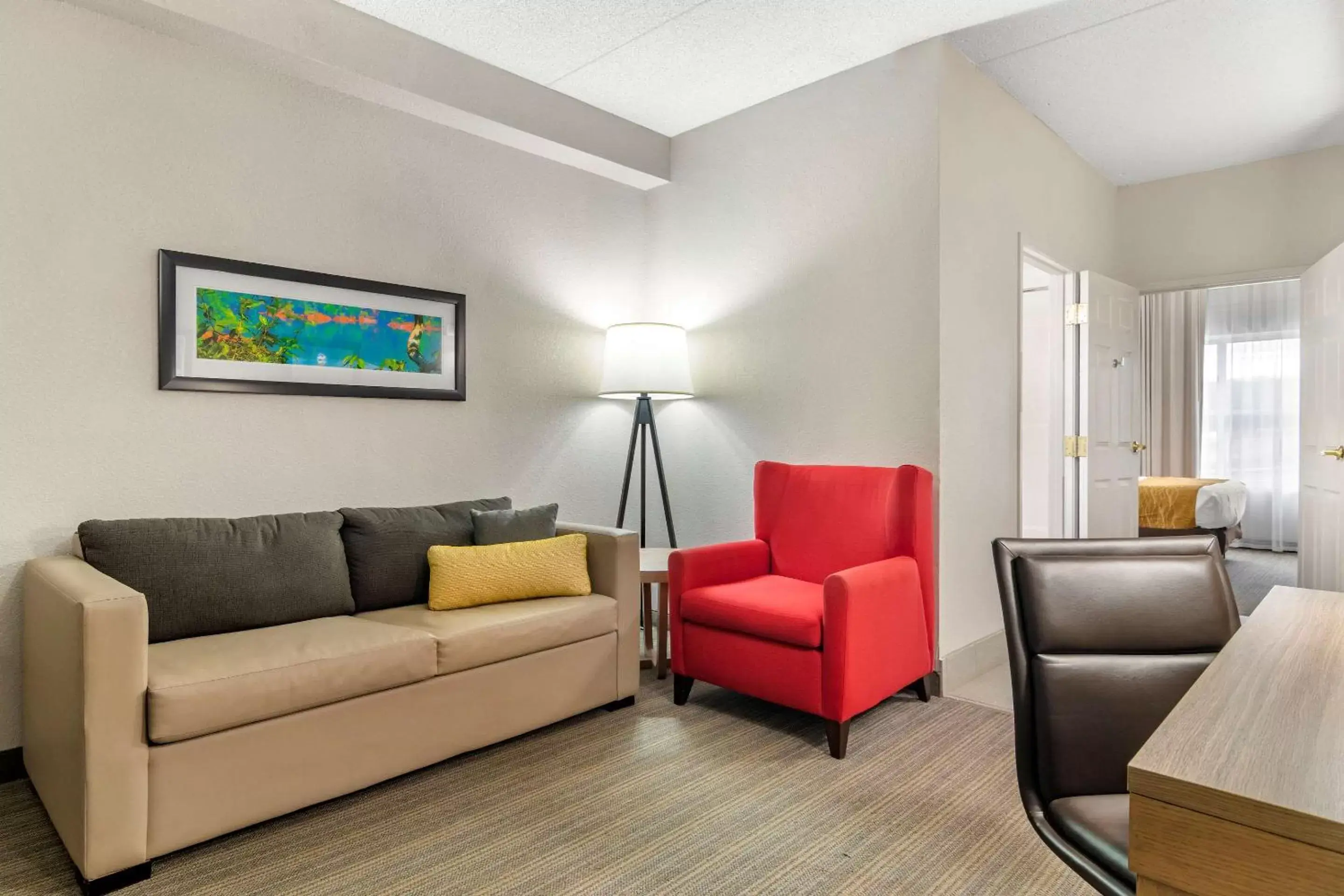 Photo of the whole room, Seating Area in Comfort Inn & Suites Calhoun South