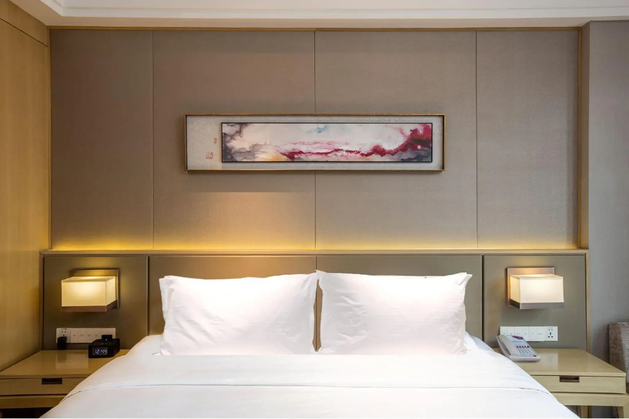 Photo of the whole room, Bed in Crowne Plaza Hefei Rongqiao, an IHG Hotel