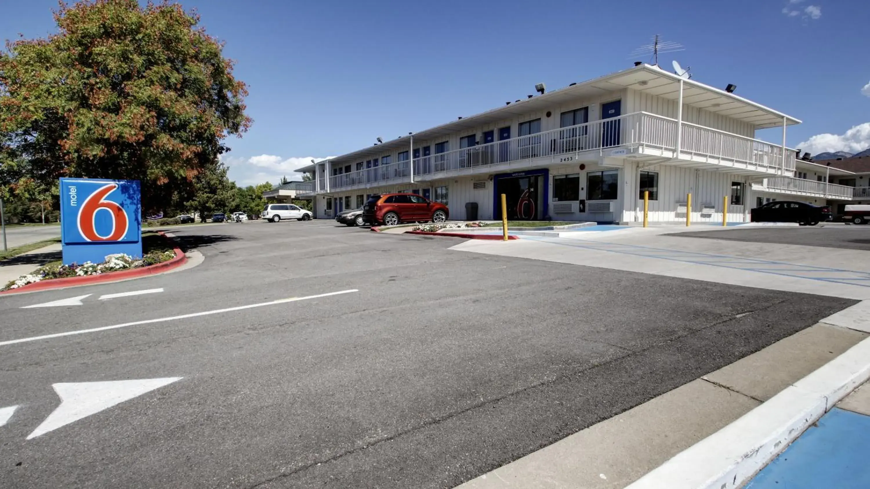 Facade/entrance, Property Building in Motel 6-Woods Cross, UT - Salt Lake City - North