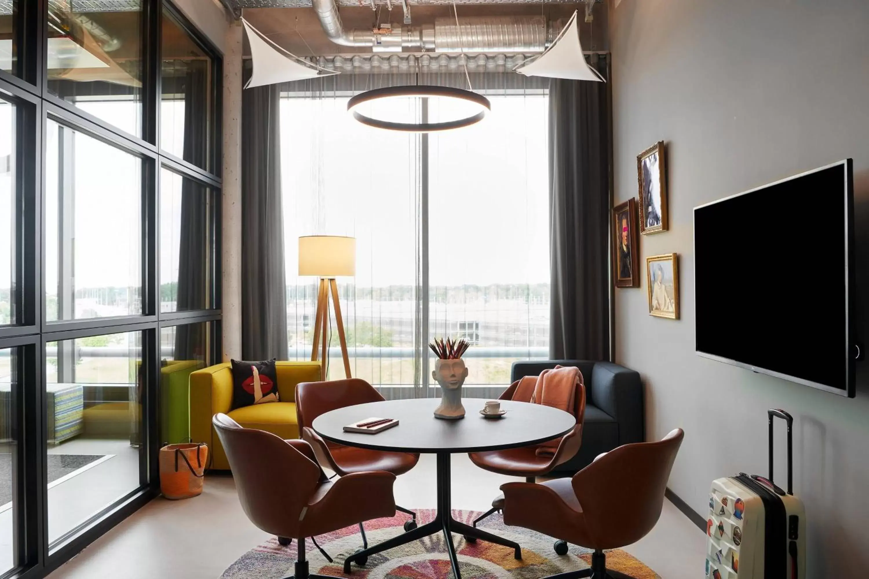 Meeting/conference room, Dining Area in Moxy Cologne Bonn Airport