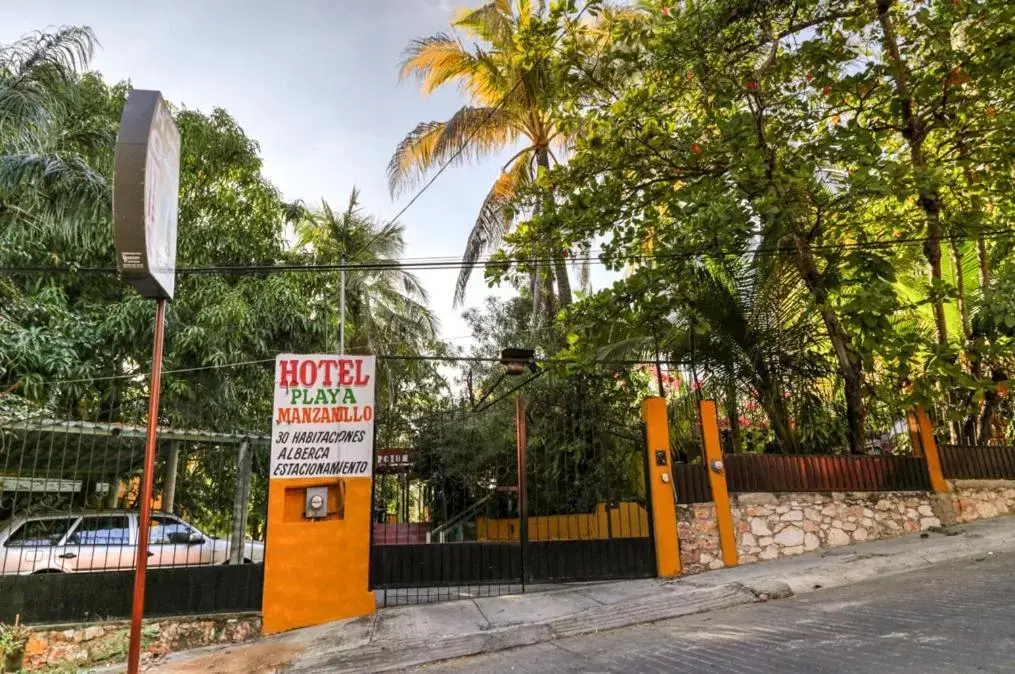 Facade/entrance in Hotel Posada Playa Manzanillo