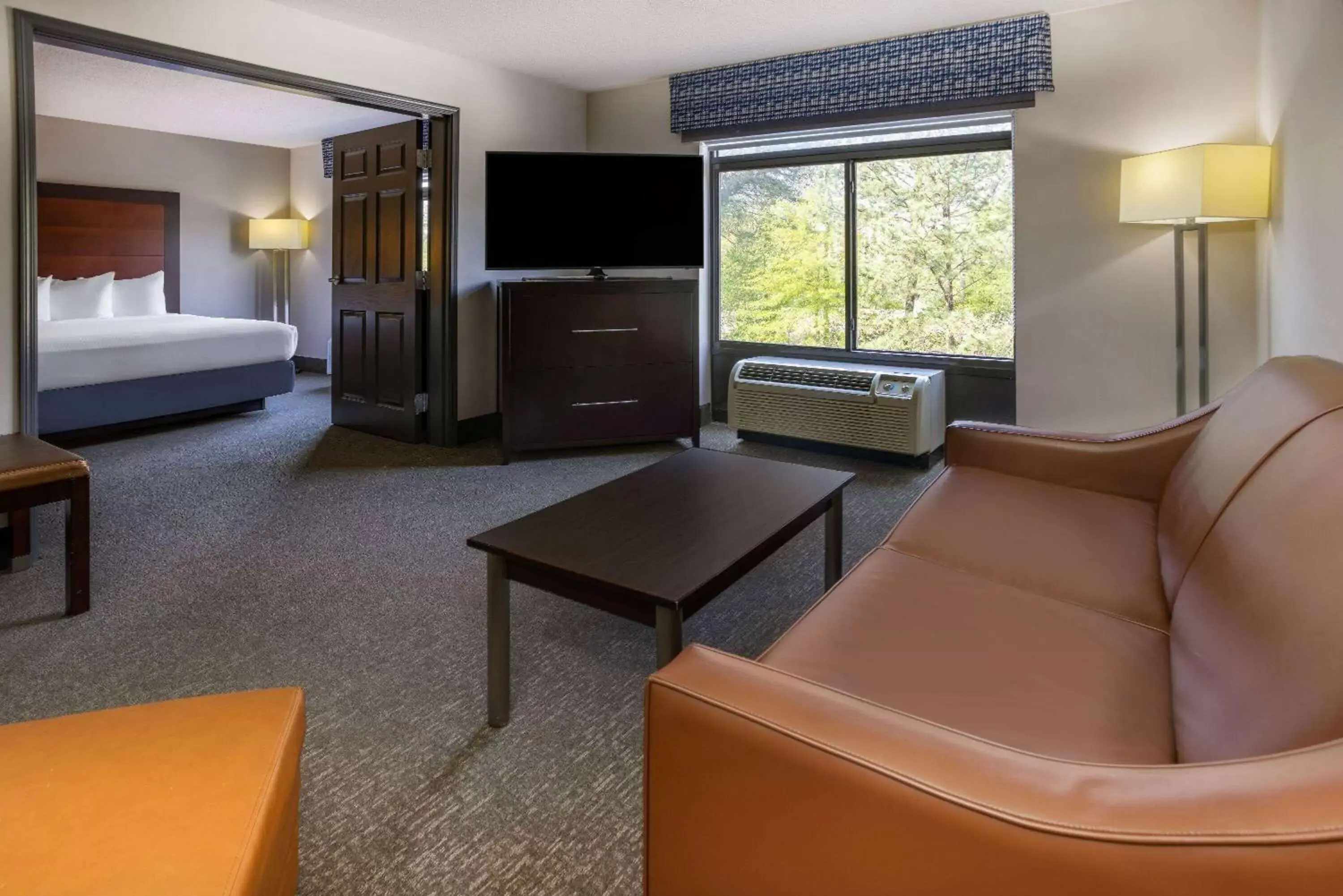 Bed, Seating Area in Wingate by Wyndham Atlanta Galleria/ Ballpark
