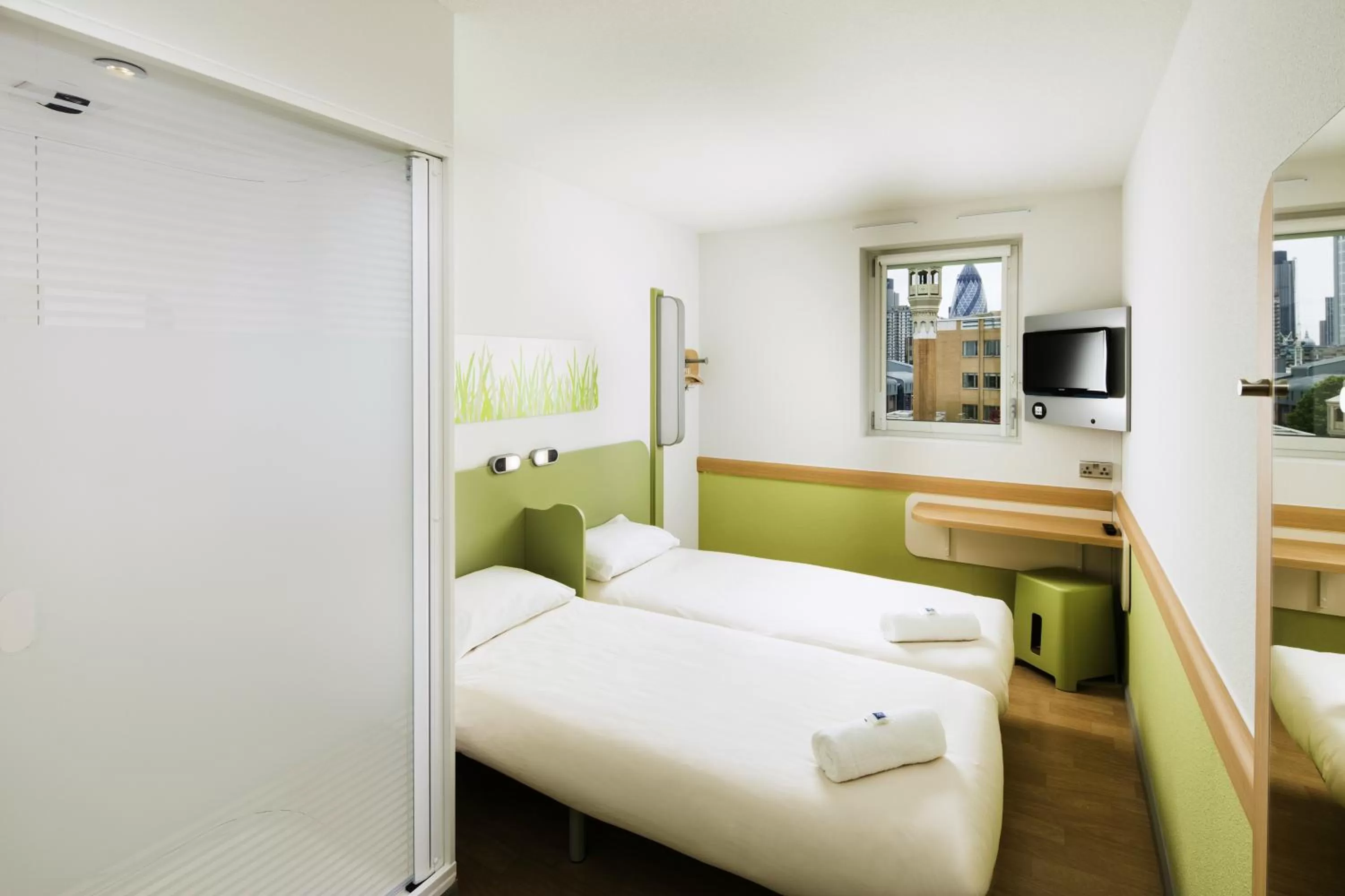 Photo of the whole room, Bed in ibis budget Hotel Edinburgh Park