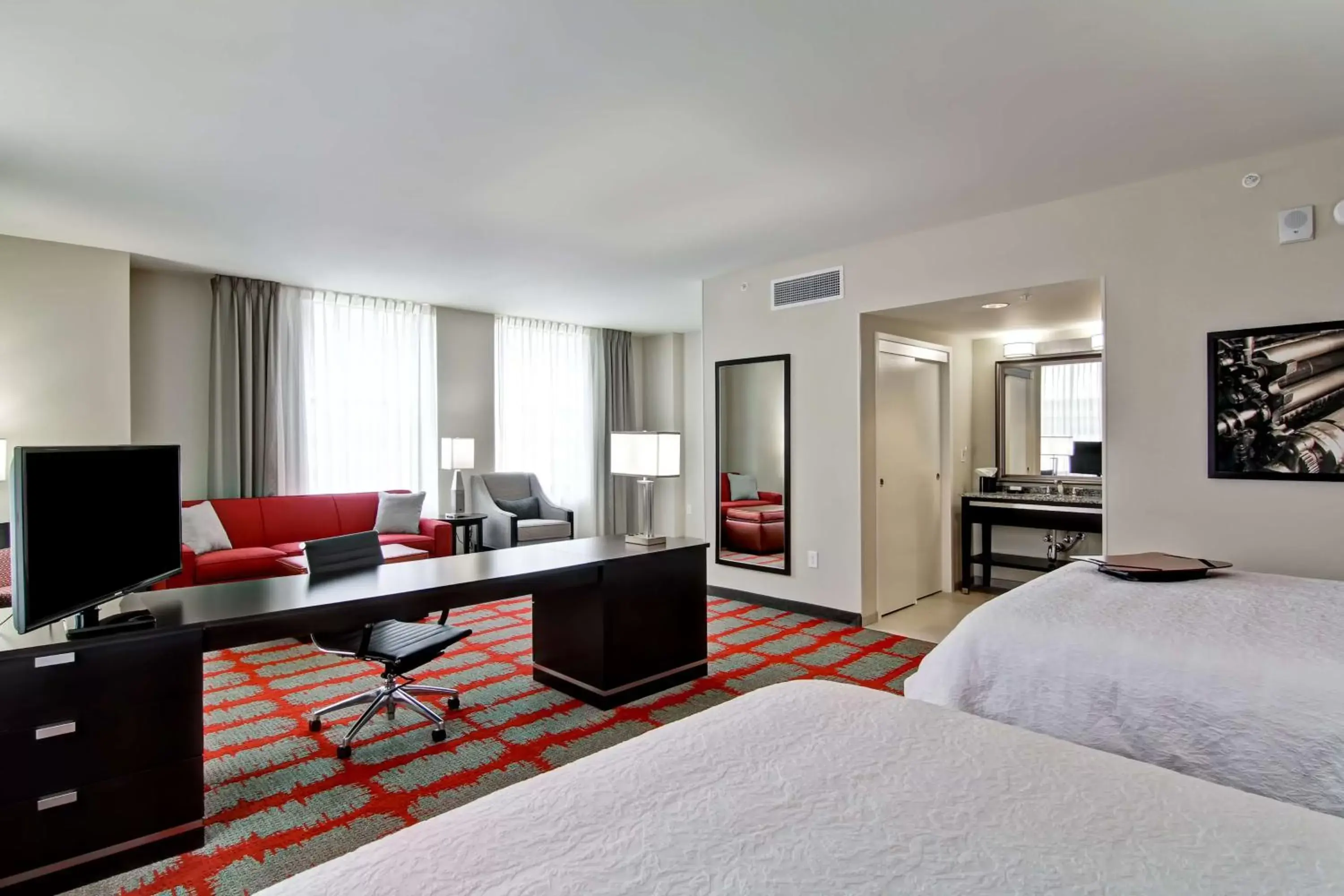 Bed, TV/Entertainment Center in Hampton Inn and Suites Cincinnati - Downtown