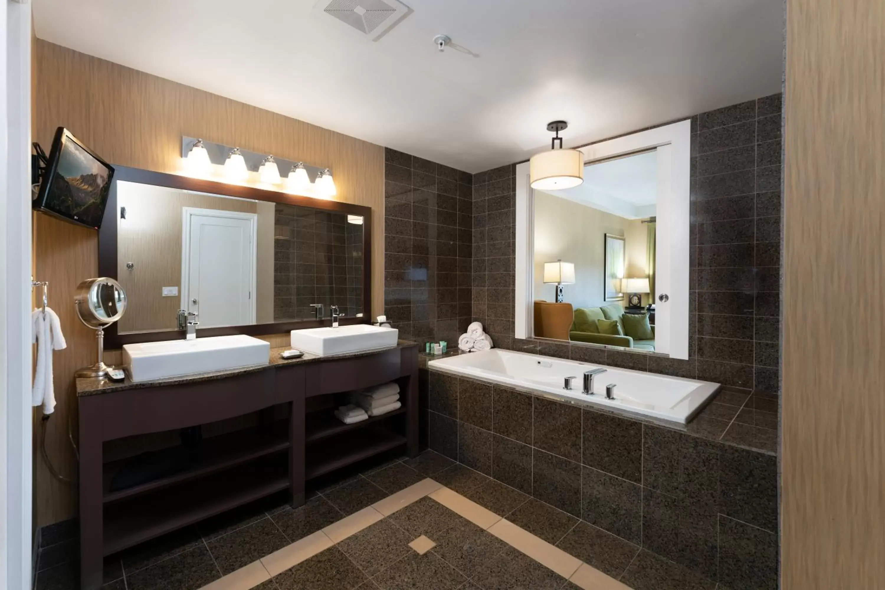 Bathroom in Prestige Oceanfront Resort, WorldHotels Luxury