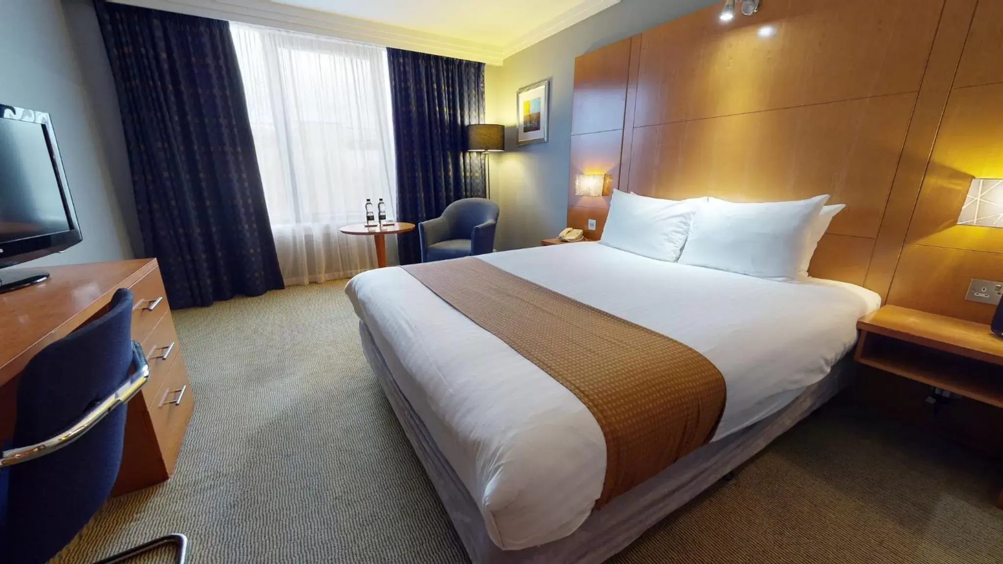 Photo of the whole room, Bed in Holiday Inn Milton Keynes Central, an IHG Hotel