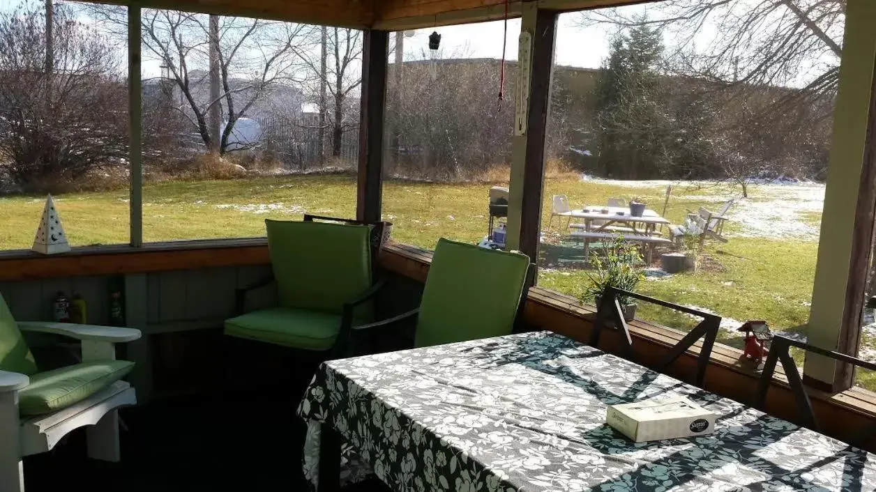 Patio in New Country Motel