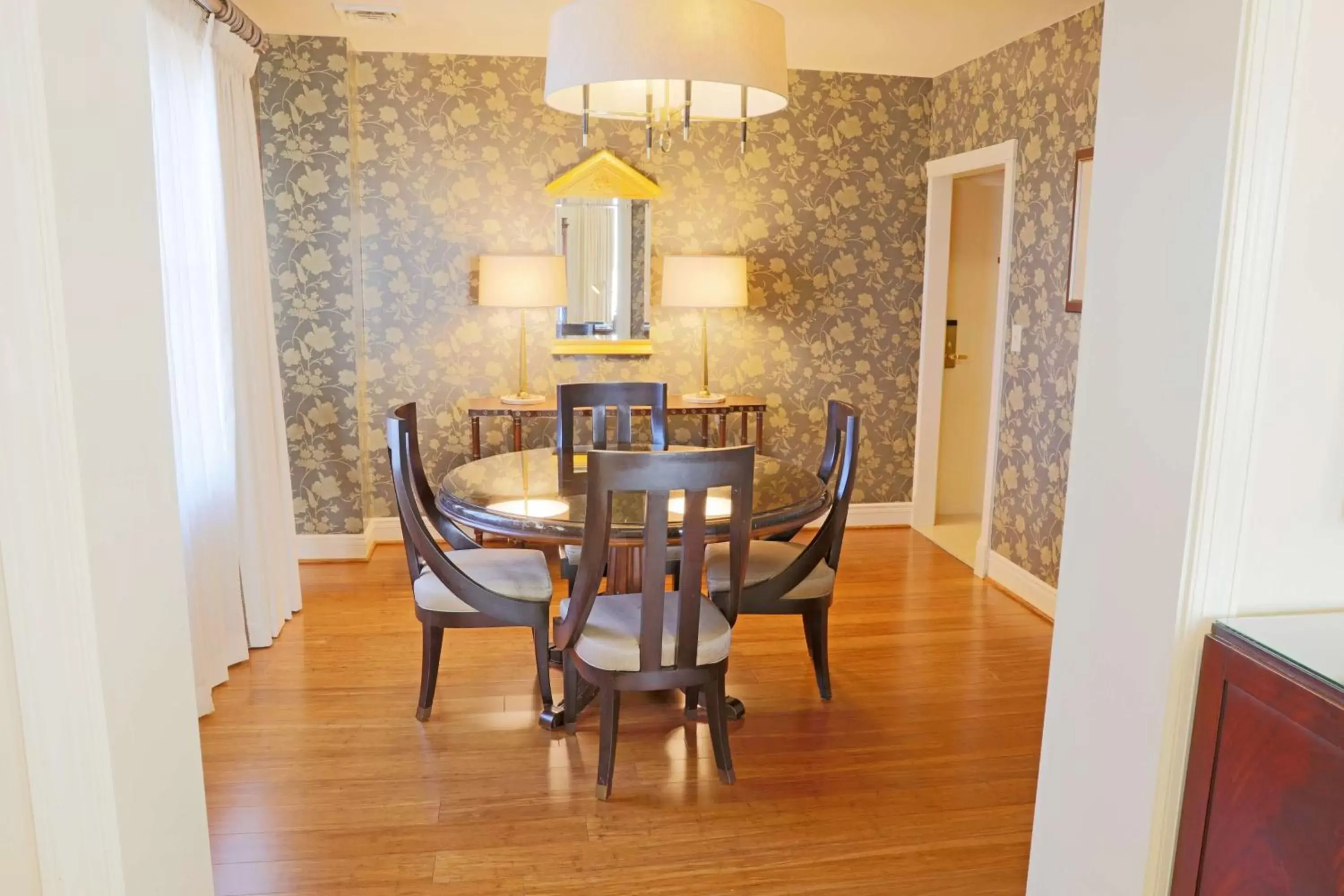 Living room, Dining Area in Hotel Roanoke & Conference Center, Curio Collection by Hilton