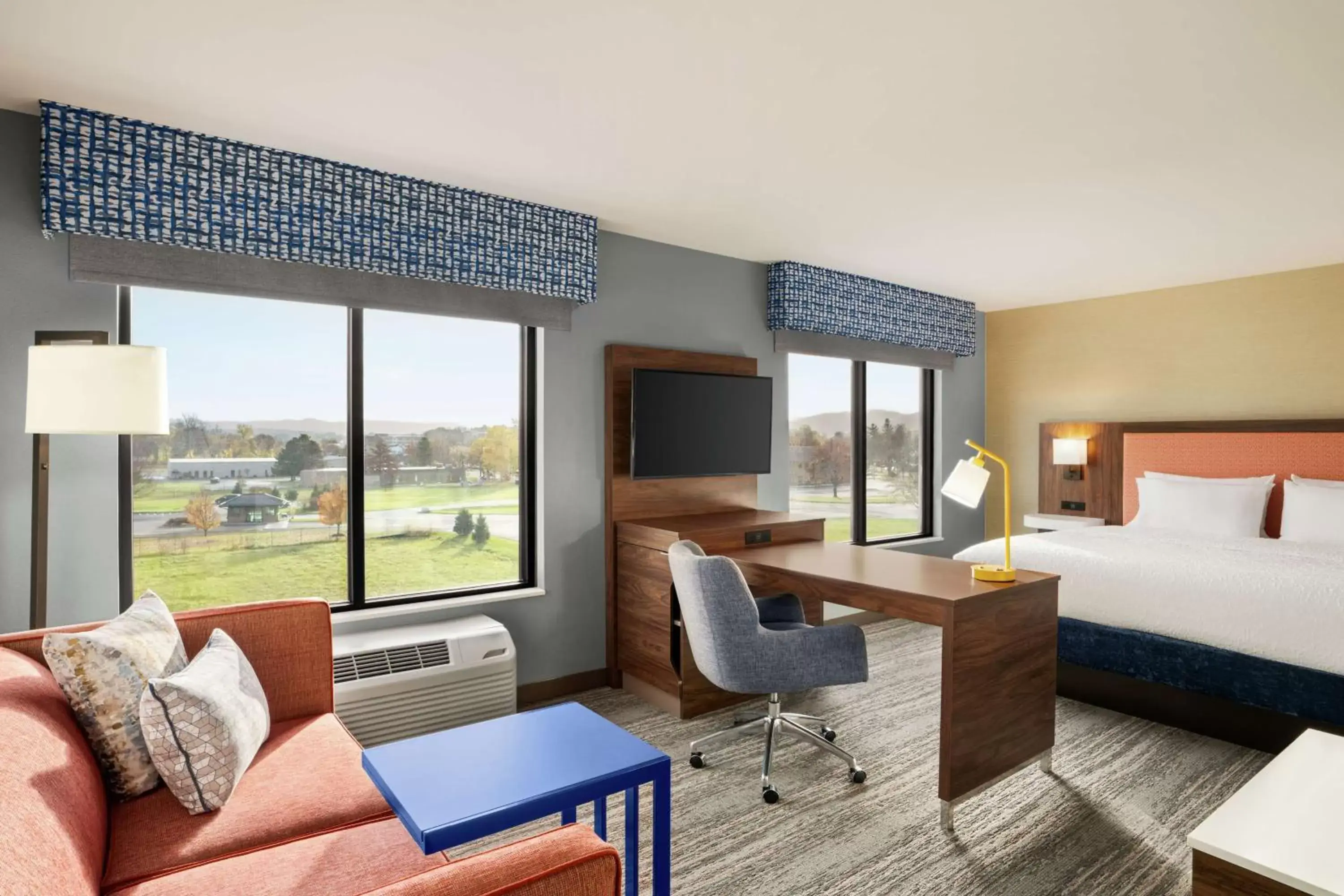 Bedroom, Seating Area in Hampton Inn & Suites Olean, Ny