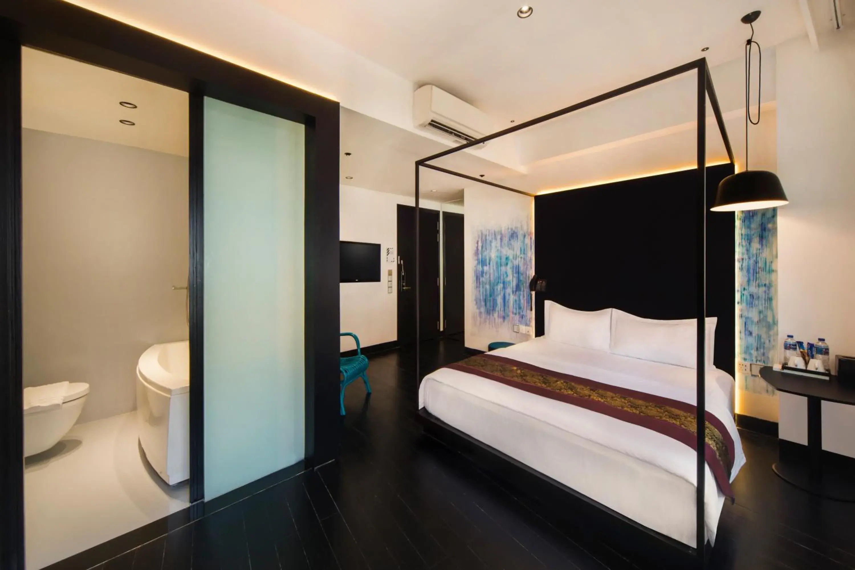 Bedroom, Bed in Hi Hotel