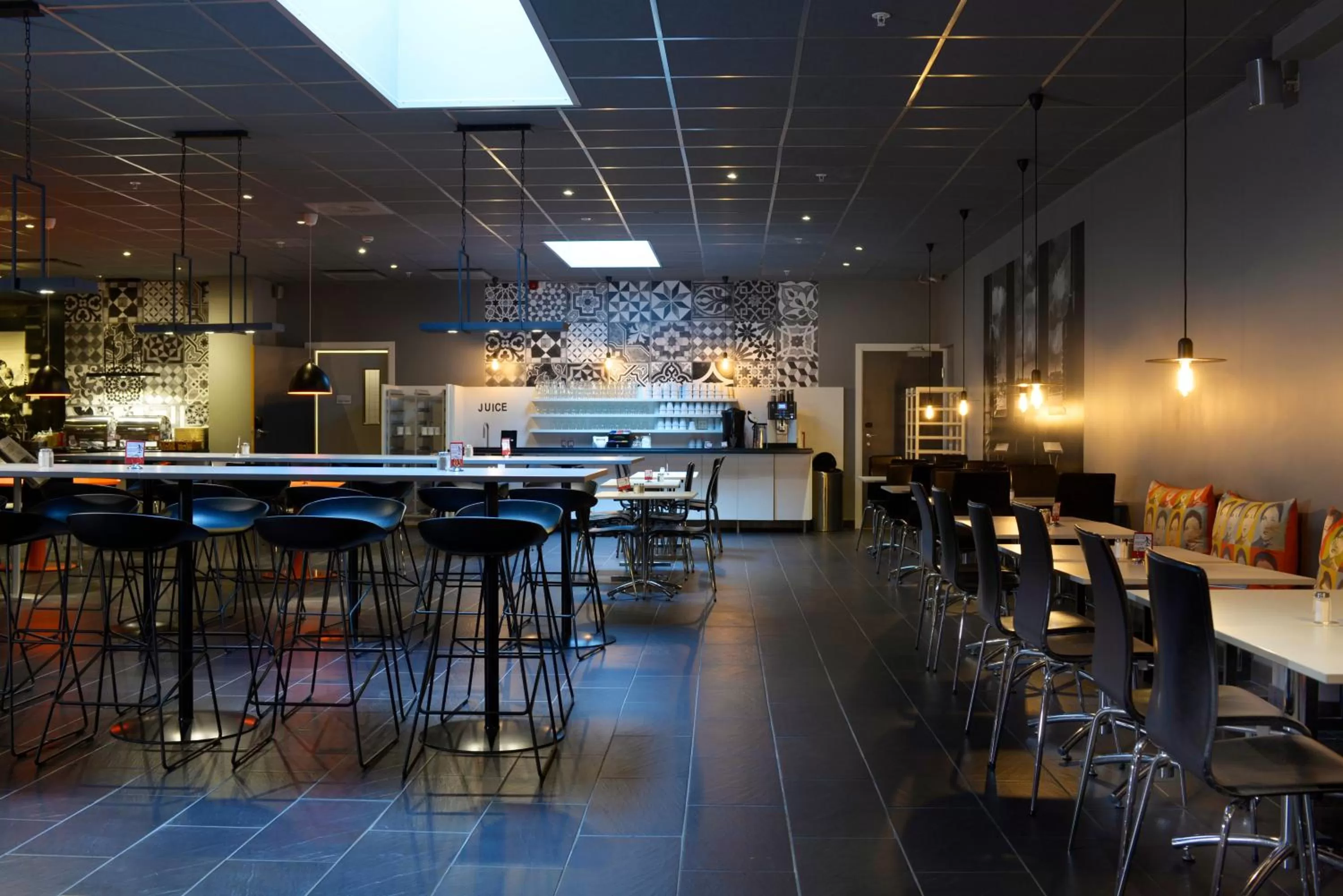 Restaurant/places to eat, Lounge/Bar in Connect Hotel City