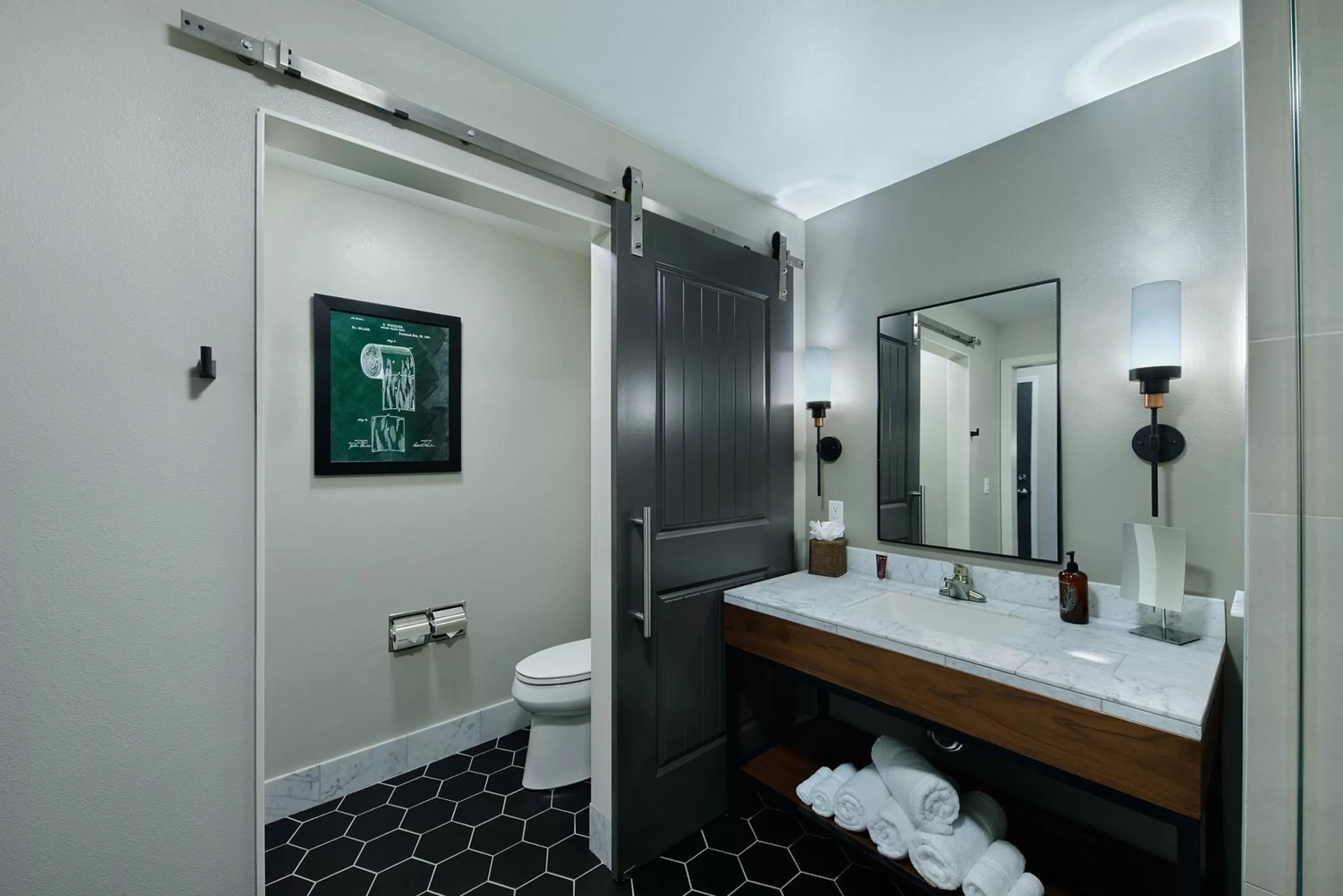 Shower in Oxford Suites Paso Robles