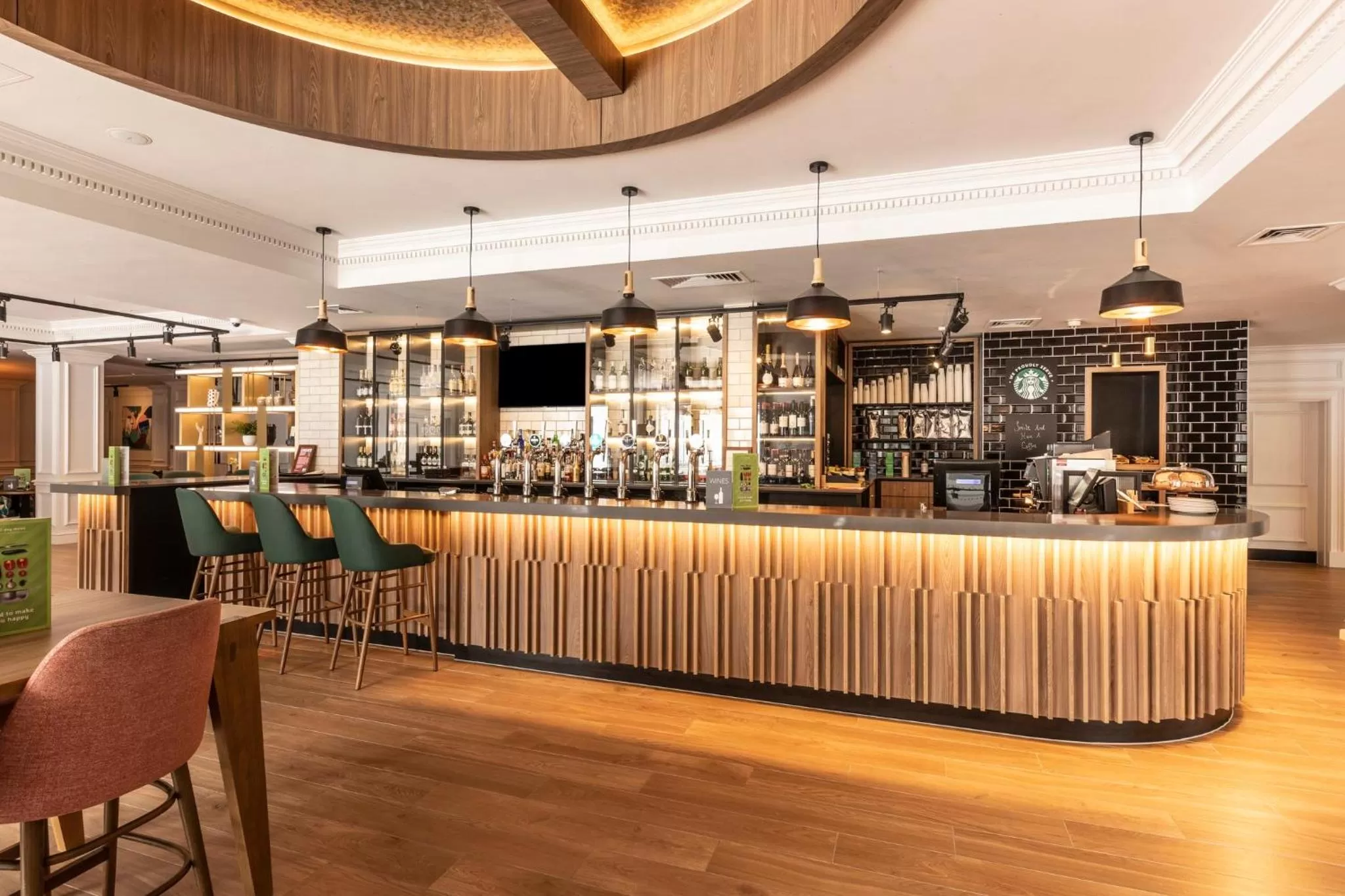 Lounge or bar in Holiday Inn Guildford by IHG
