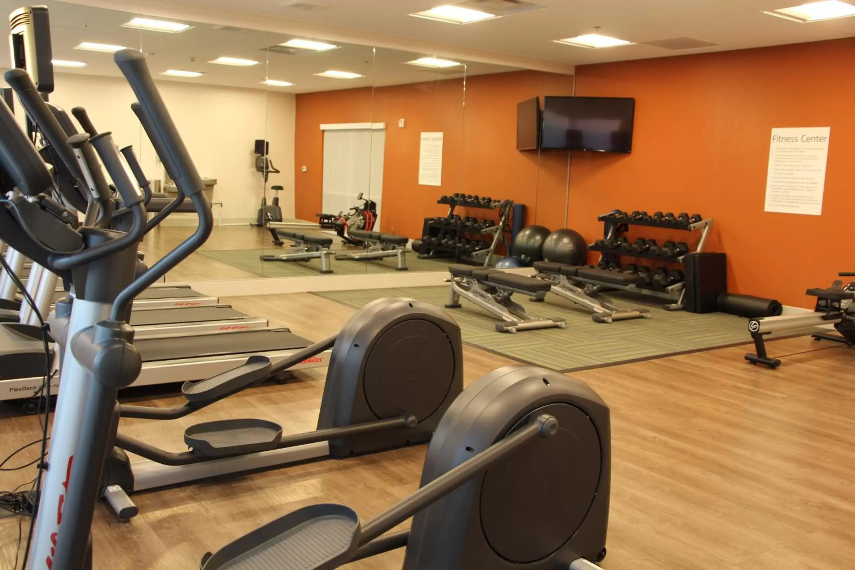 Fitness centre/facilities, Fitness Center/Facilities in Holiday Inn Express & Suites - Phoenix - Airport North, an IHG Hotel