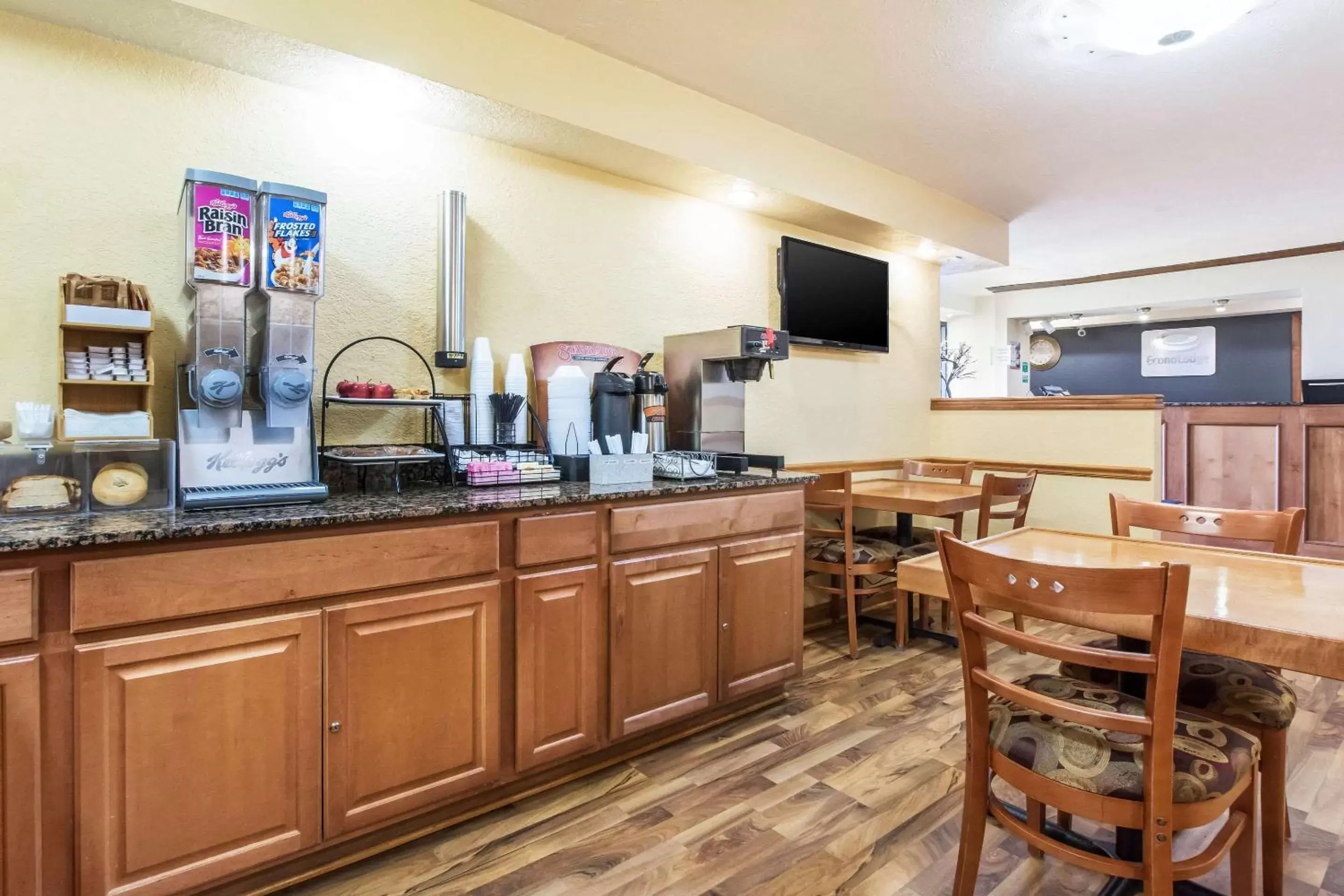 Restaurant/places to eat, Kitchen/Kitchenette in Econo Lodge Cloverdale