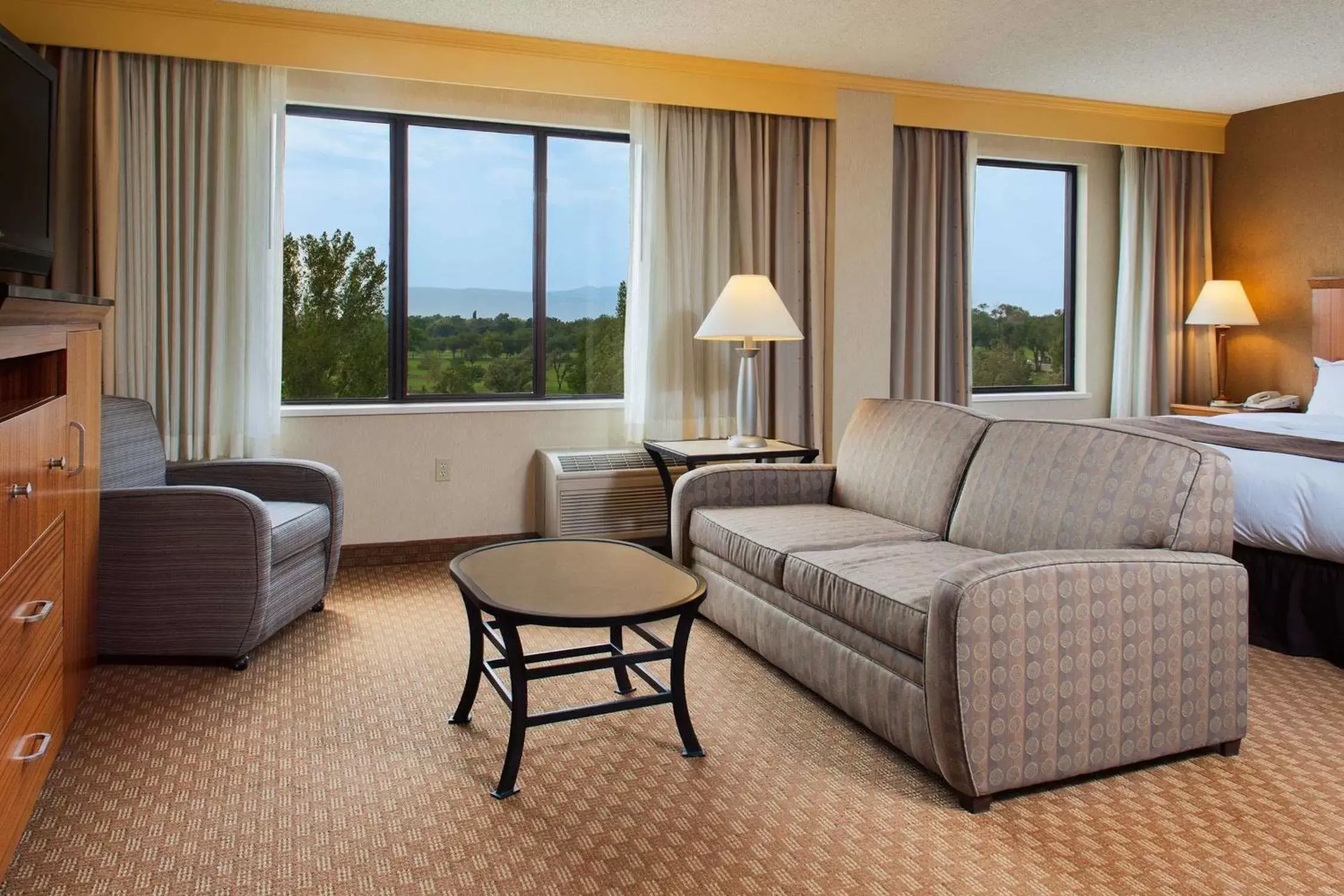 Living room, Seating Area in DoubleTree by Hilton Grand Junction