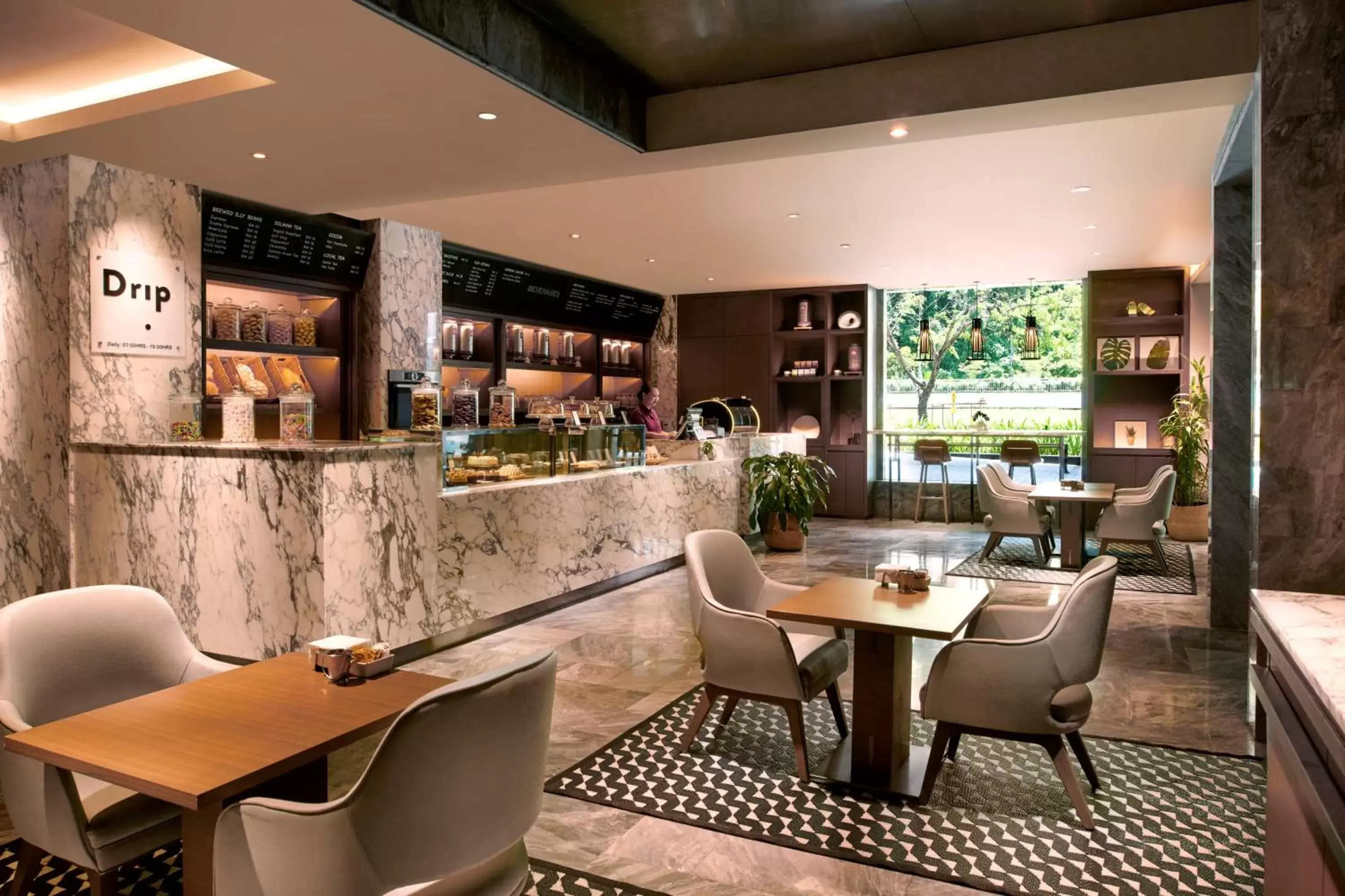 Restaurant/places to eat, Lounge/Bar in Hilton Kota Kinabalu