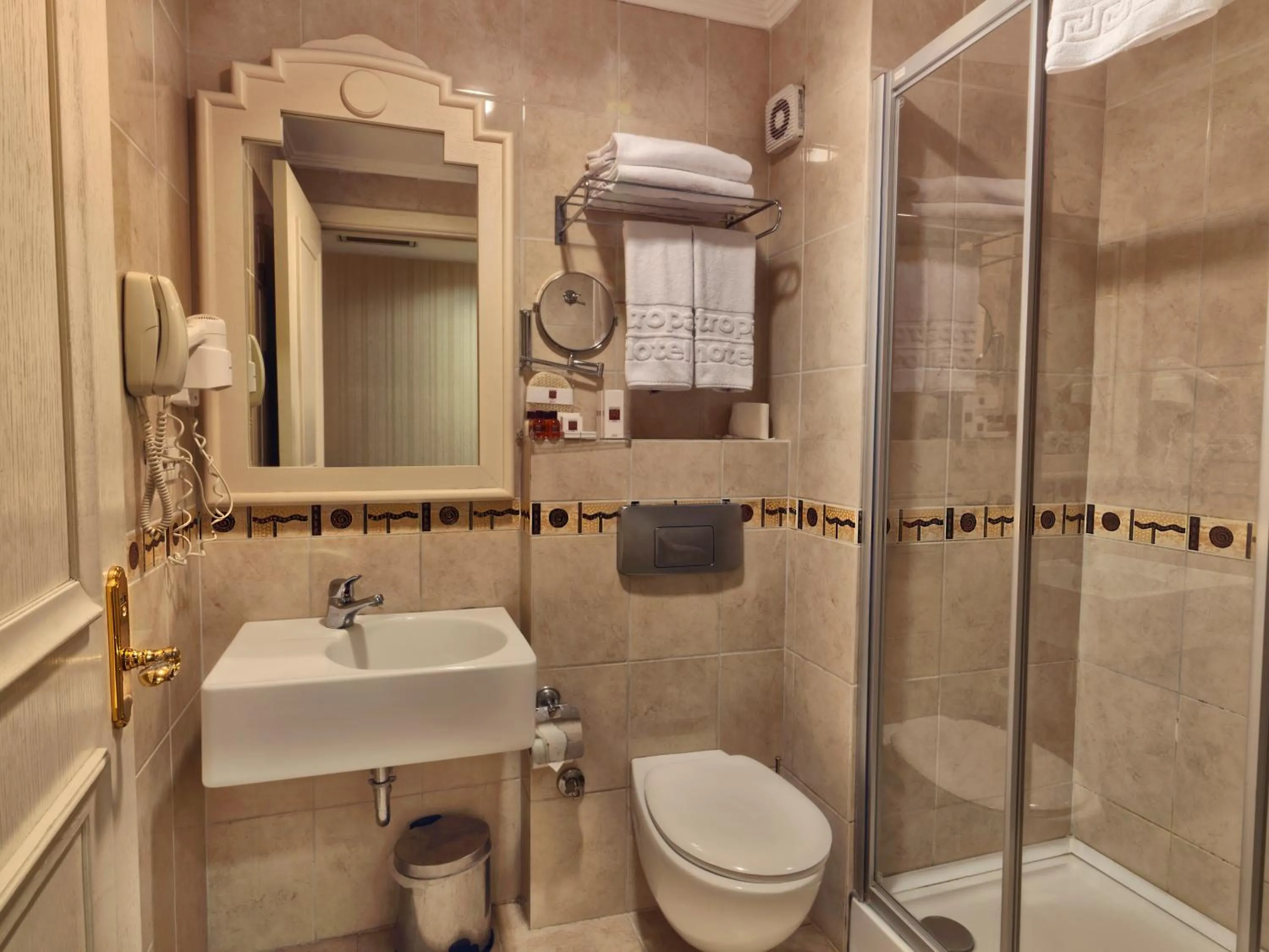 Shower in Taksim Metropark Hotel