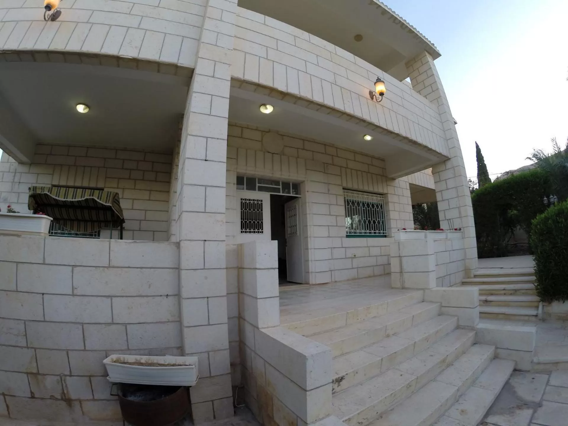 Facade/entrance in Auberg-Inn Guesthouse