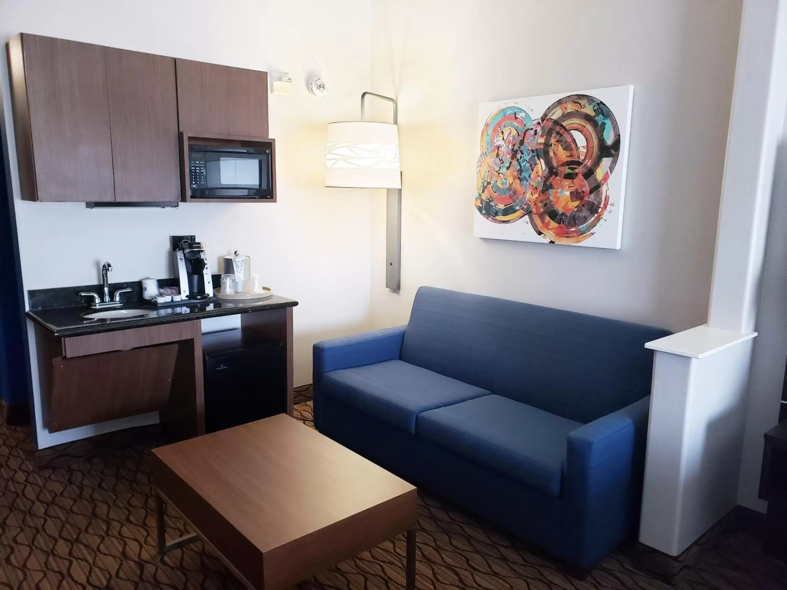Photo of the whole room, Kitchen/Kitchenette in Holiday Inn Express San Angelo, an IHG Hotel