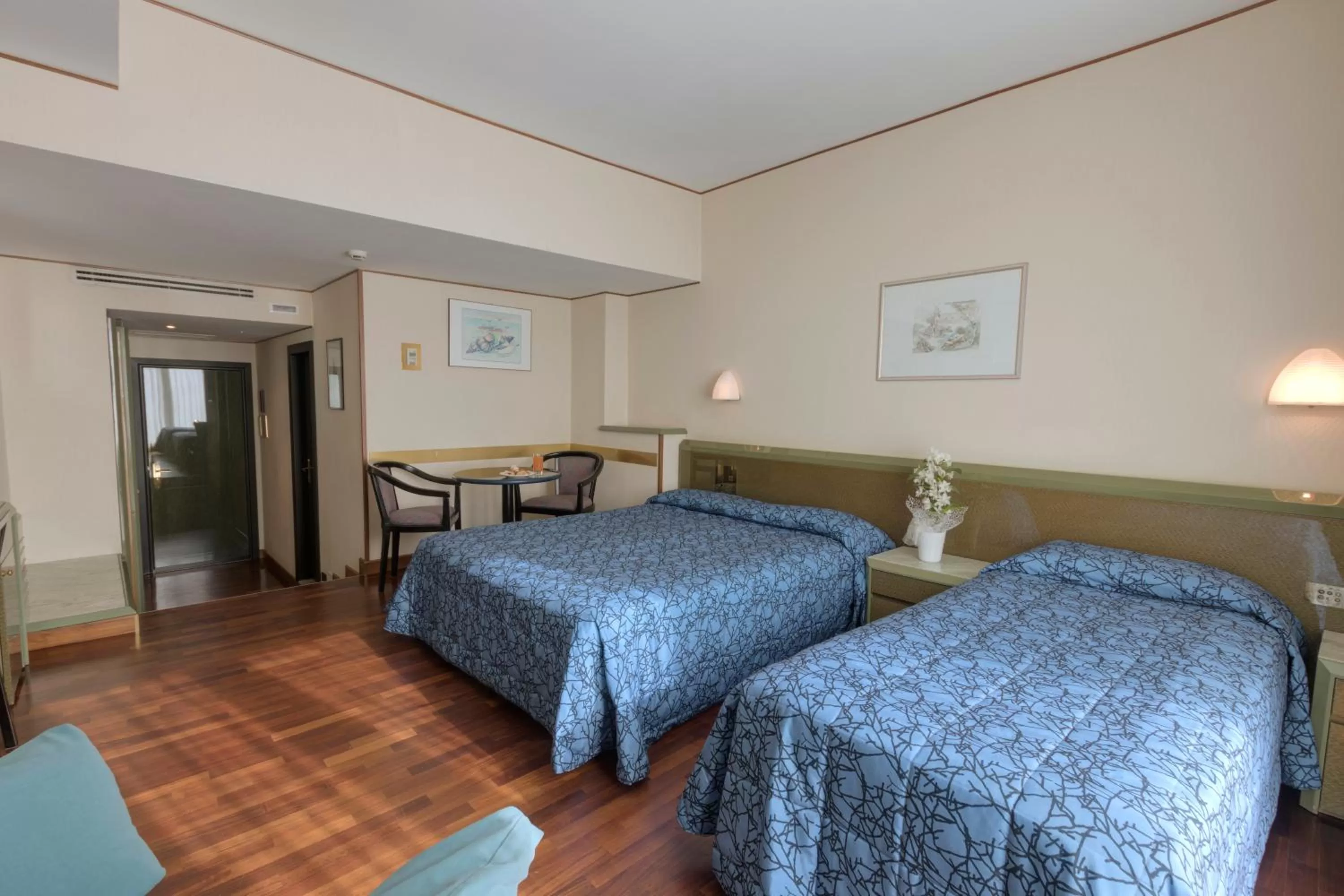 Photo of the whole room, Bed in Hotel Royal