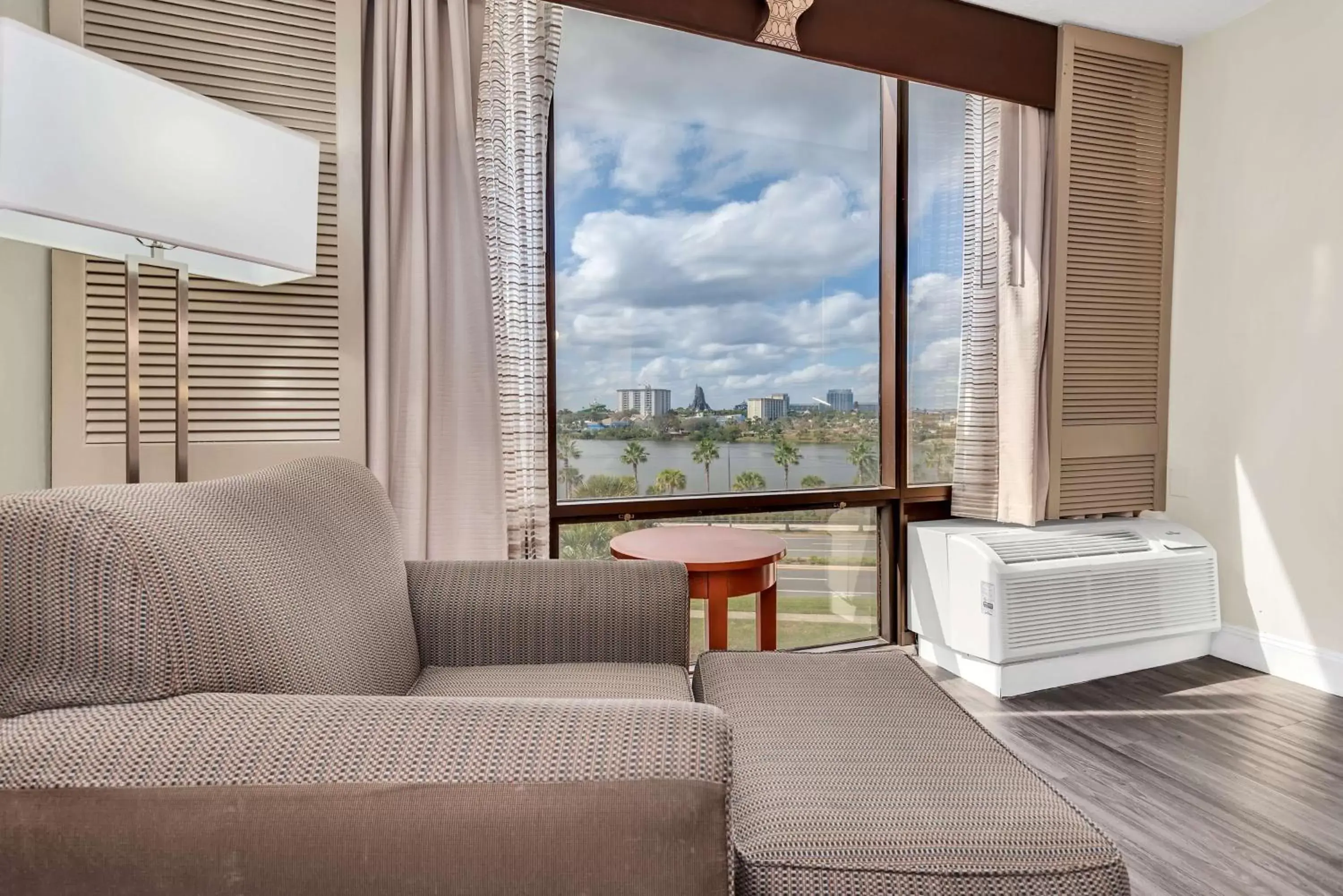 Bedroom, Seating Area in Best Western Orlando Gateway Hotel