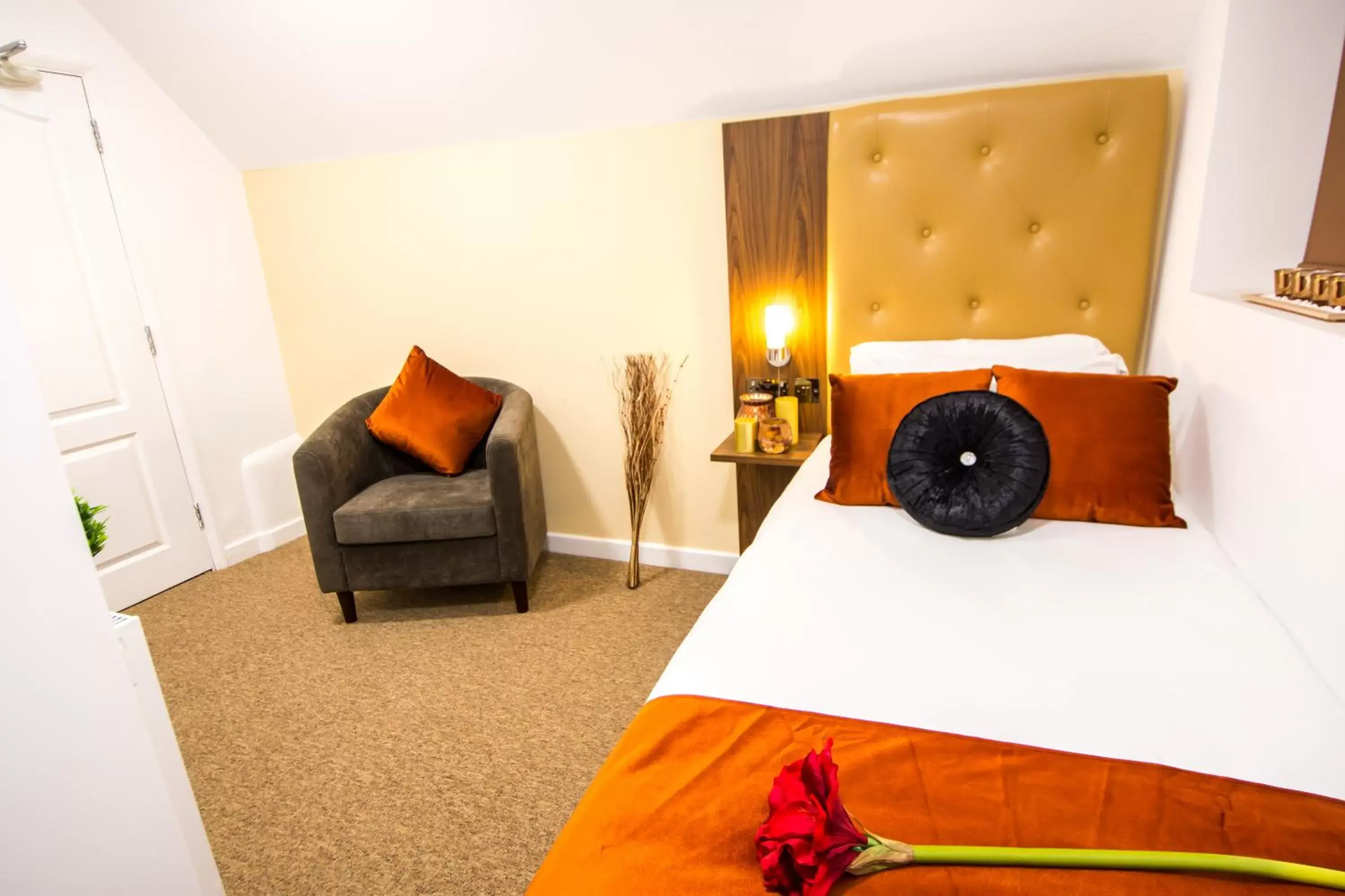 Bed in Trivelles Gatwick Hotel & airport Parking