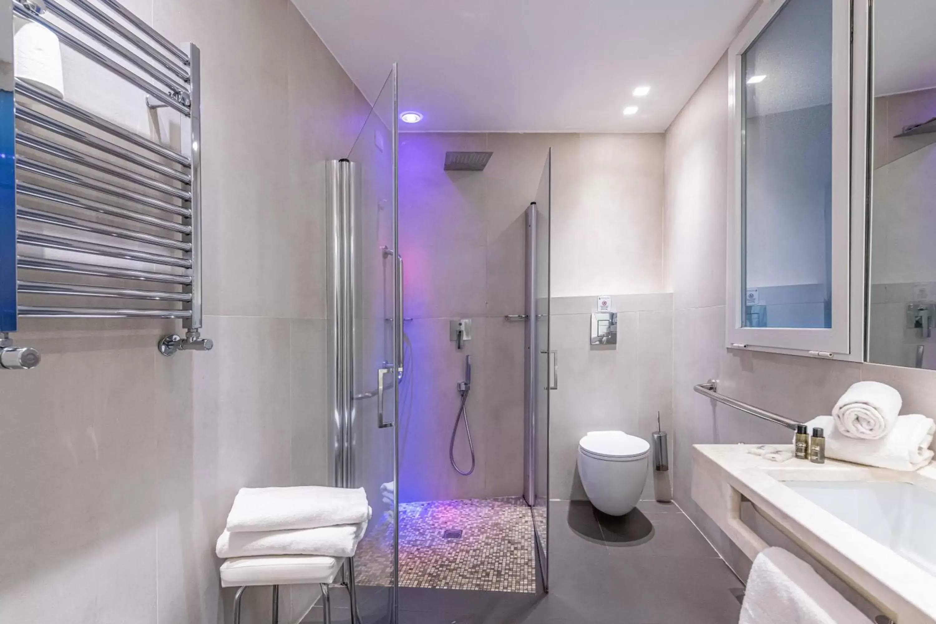Bathroom in Hotel Navona