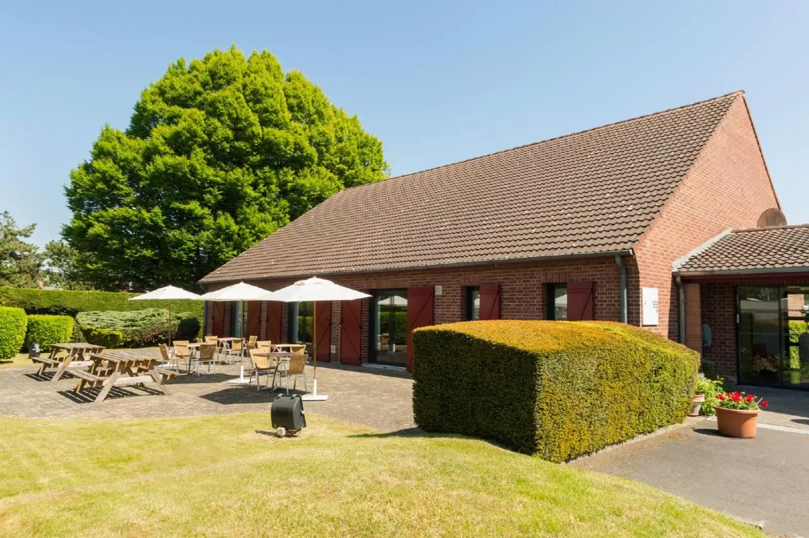 Patio in The Originals City, Hôtel Le Gayant, Douai (Inter-Hotel)