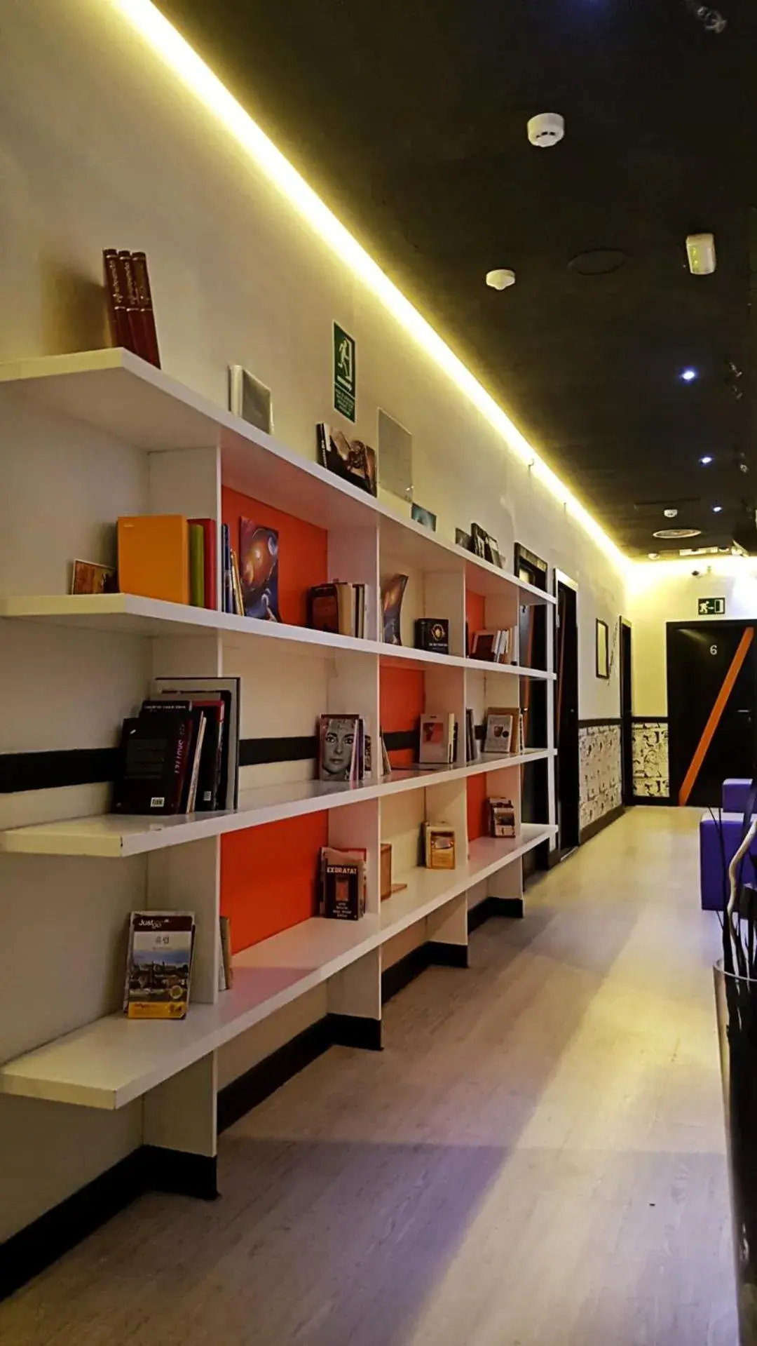 Library in Hostels Meetingpoint