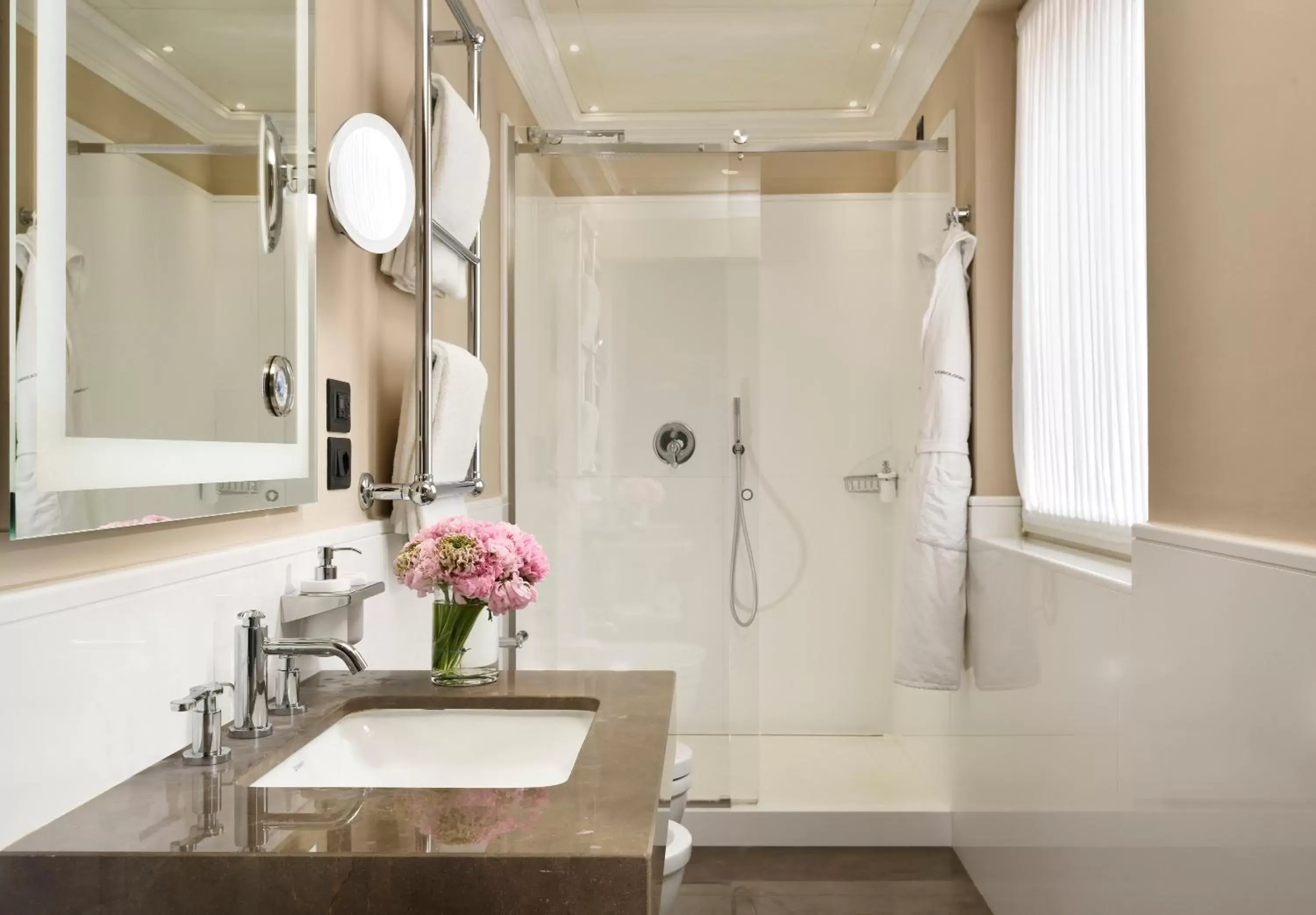 Shower, Bathroom in Hotel L'Orologio Roma - WTB Hotels