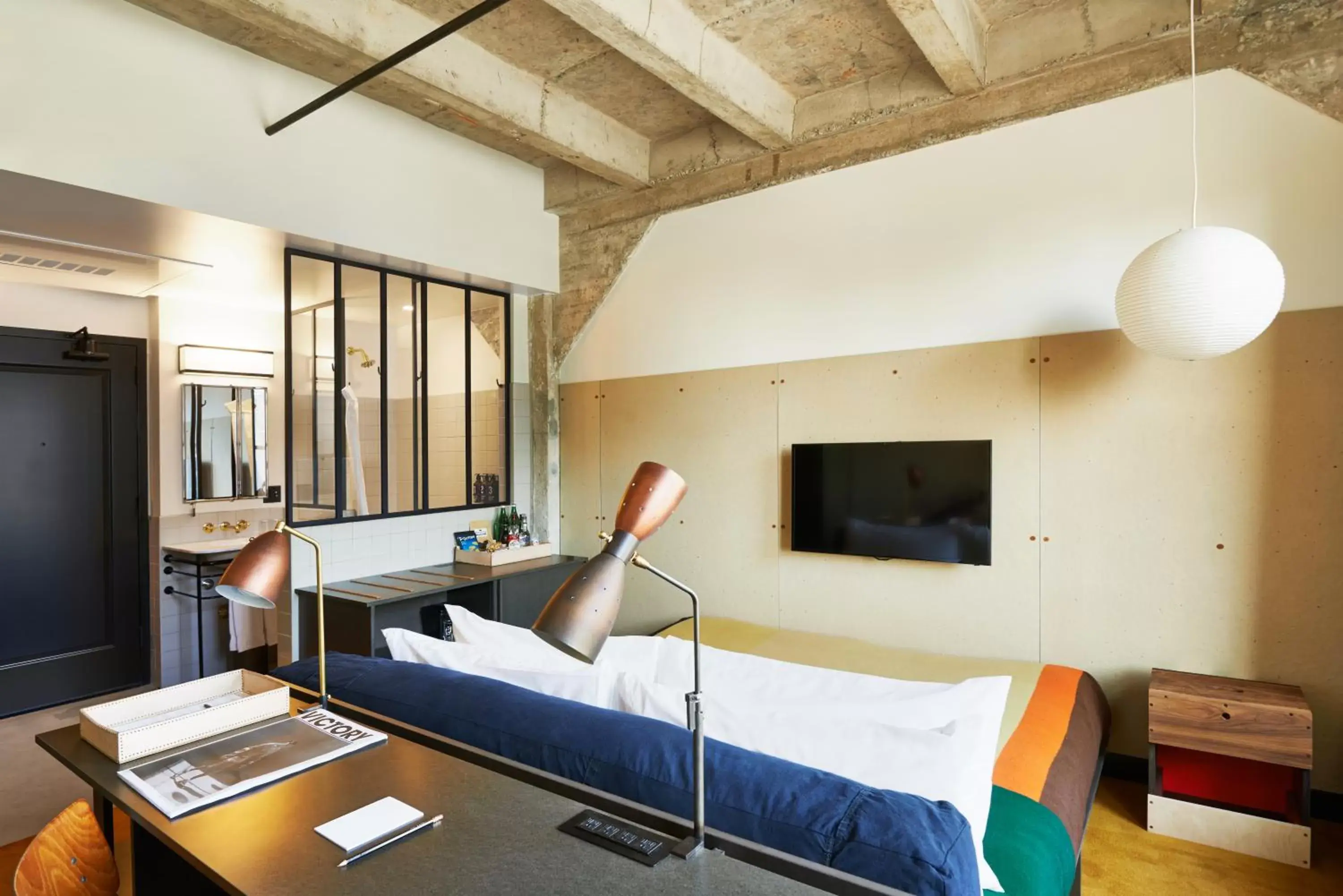 Bedroom, TV/Entertainment Center in Ace Hotel Downtown Los Angeles