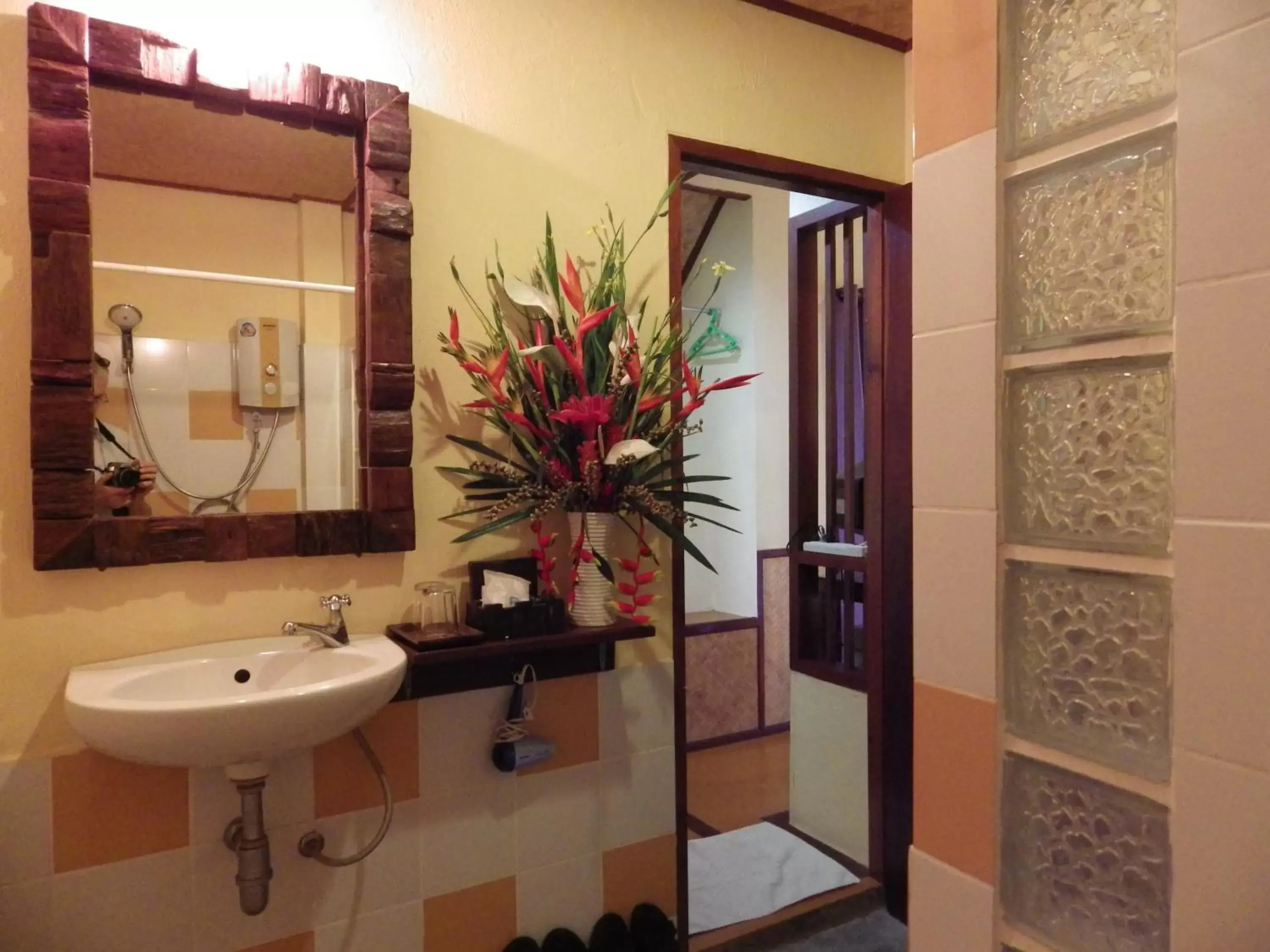 Bathroom in Pura Vida Pai Resort