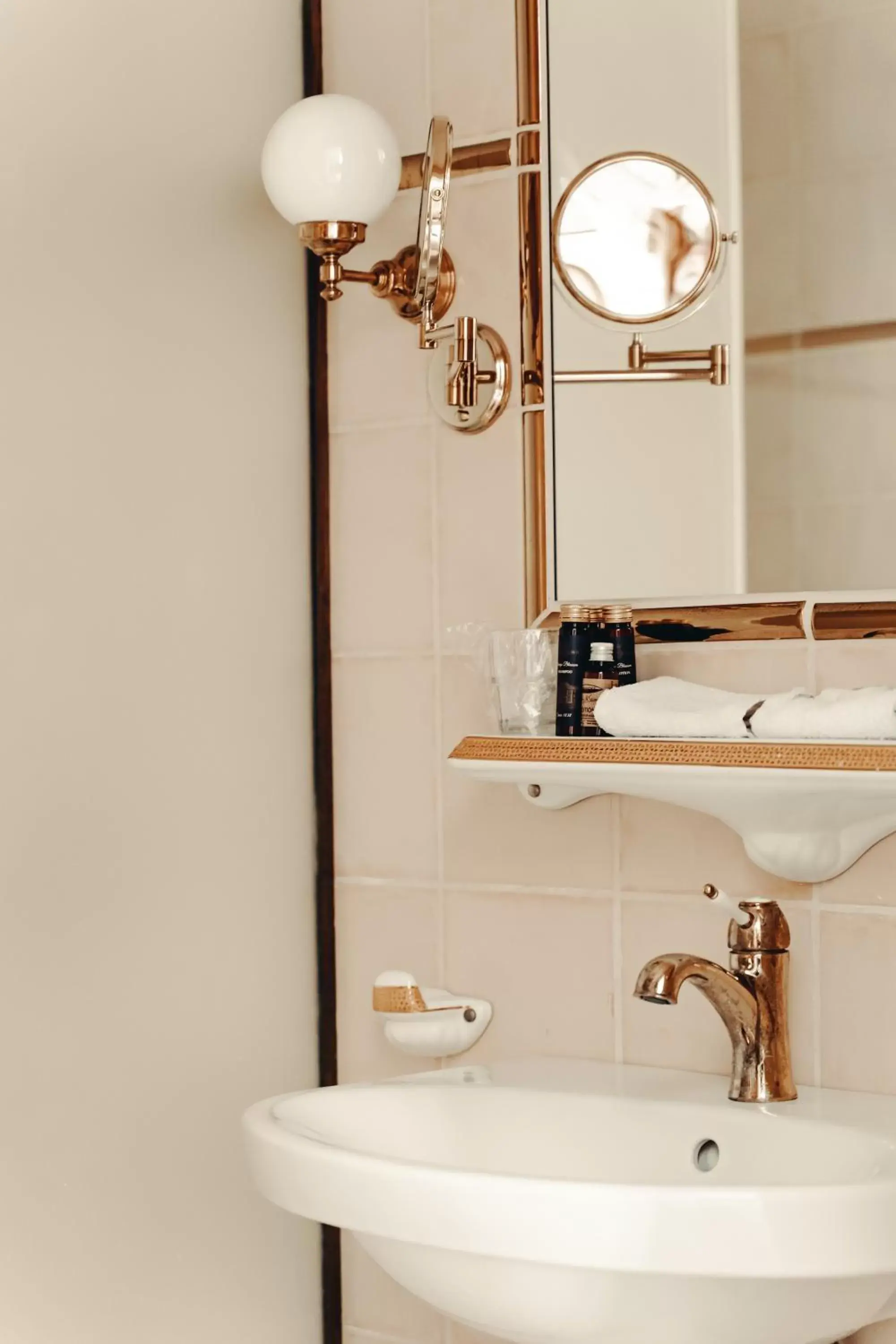 Bathroom in Hotel Royal