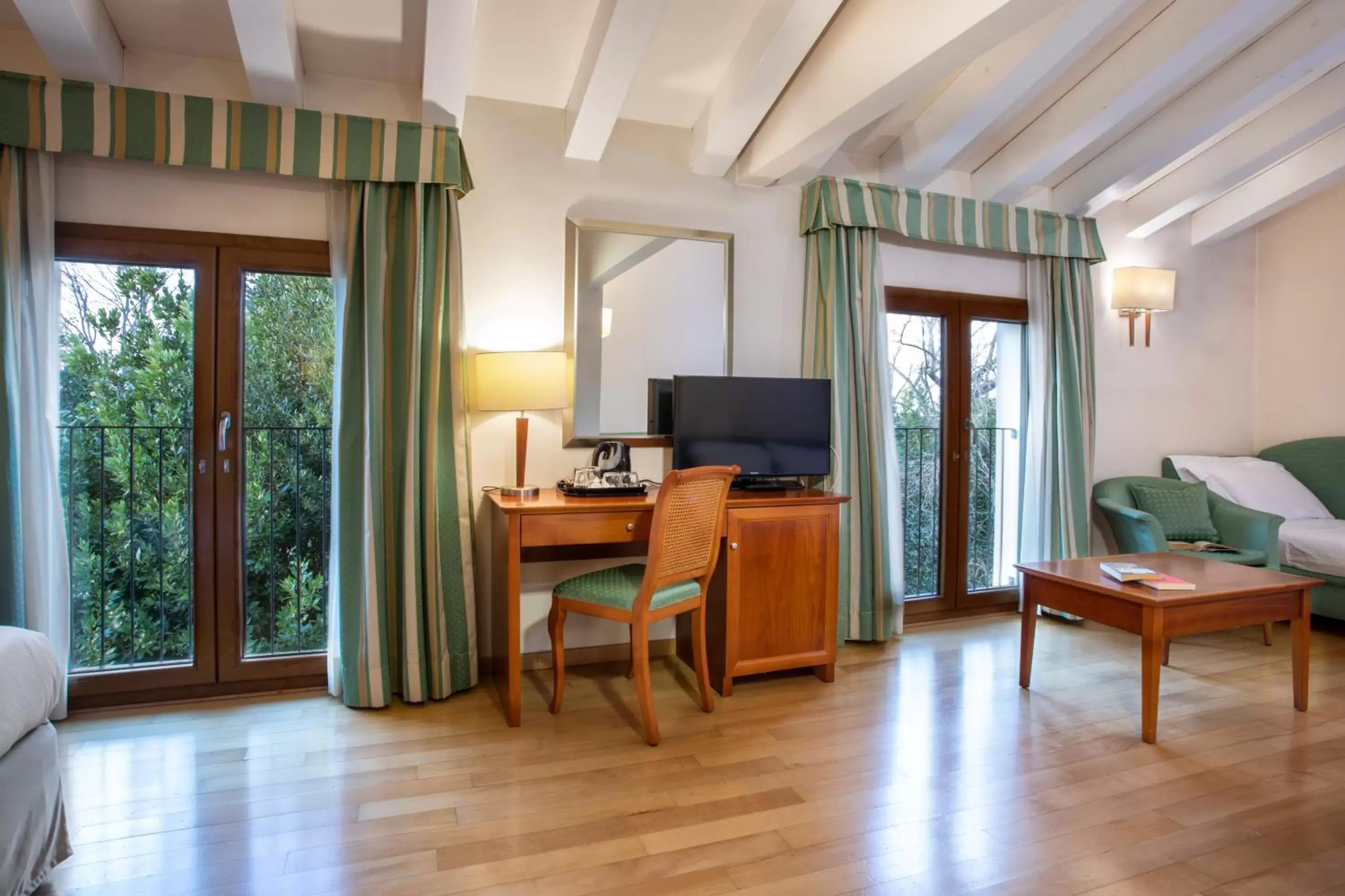 Garden, TV/Entertainment Center in BEST WESTERN Titian Inn Hotel Treviso