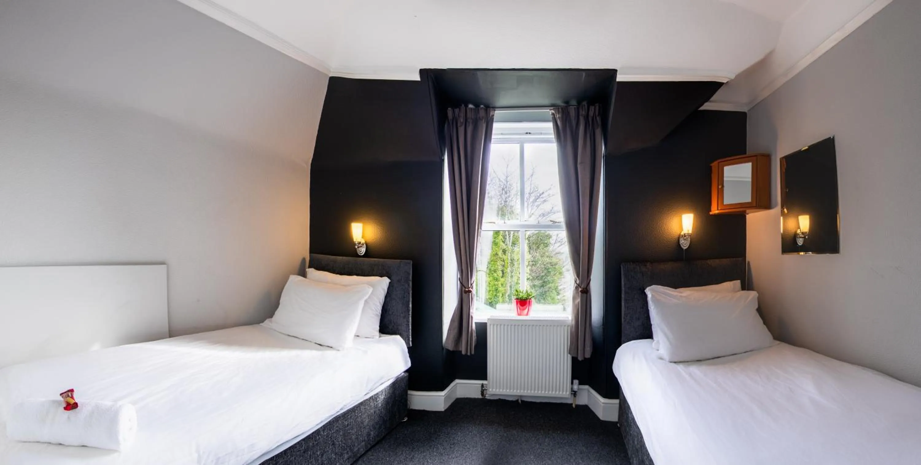 Photo of the whole room, Bed in Bazpackers