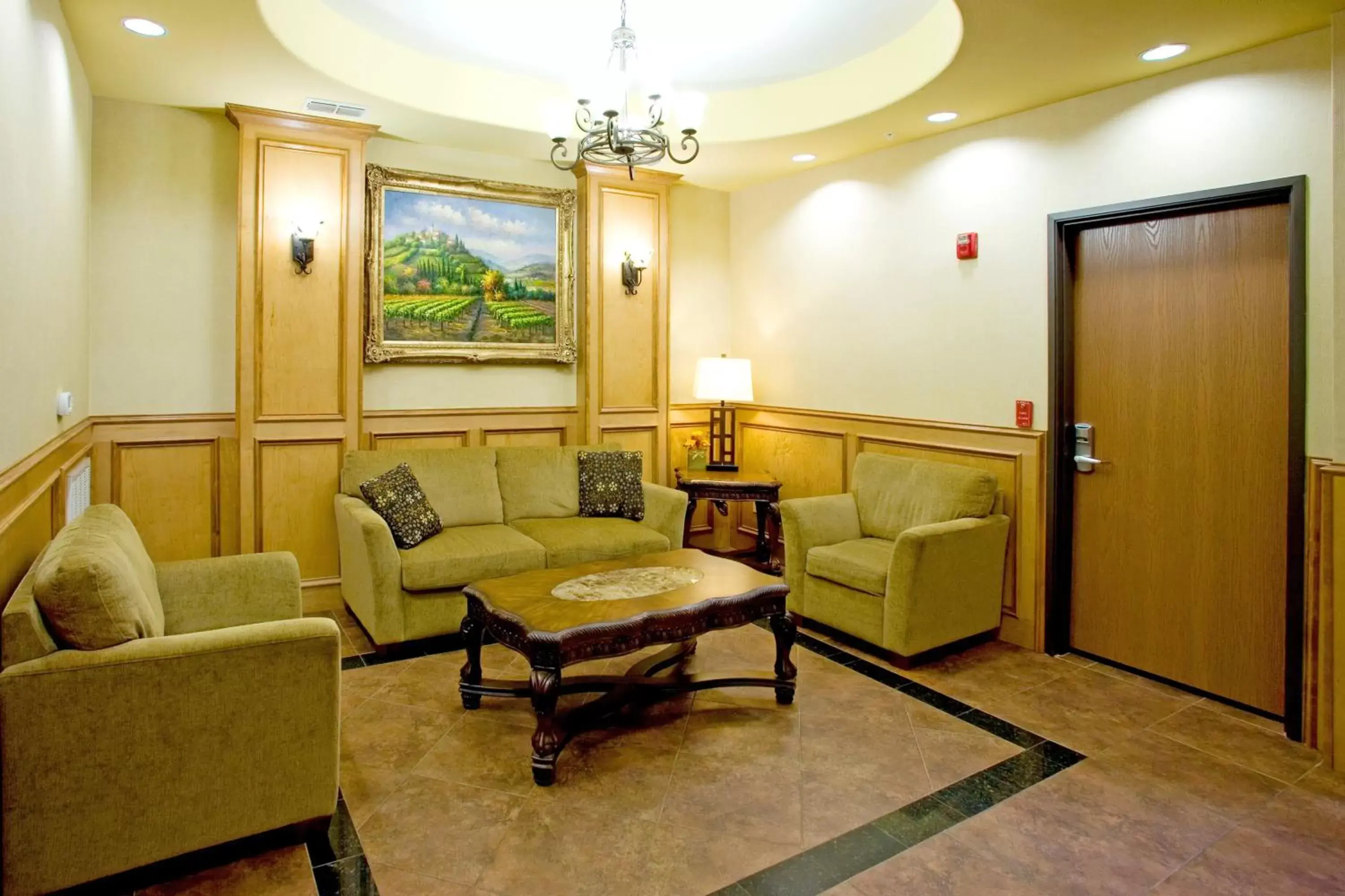 Lobby or reception, Seating Area in Holiday Inn Express & Suites - Jourdanton-Pleasanton, an IHG Hotel